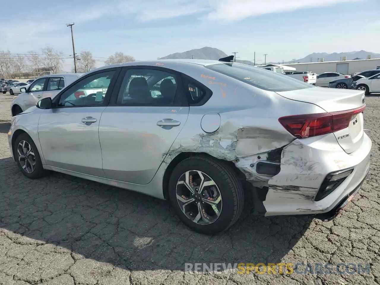 2 fotografías del automóvil dañado 3KPF24AD4KE118611 KIA FORTE 2019