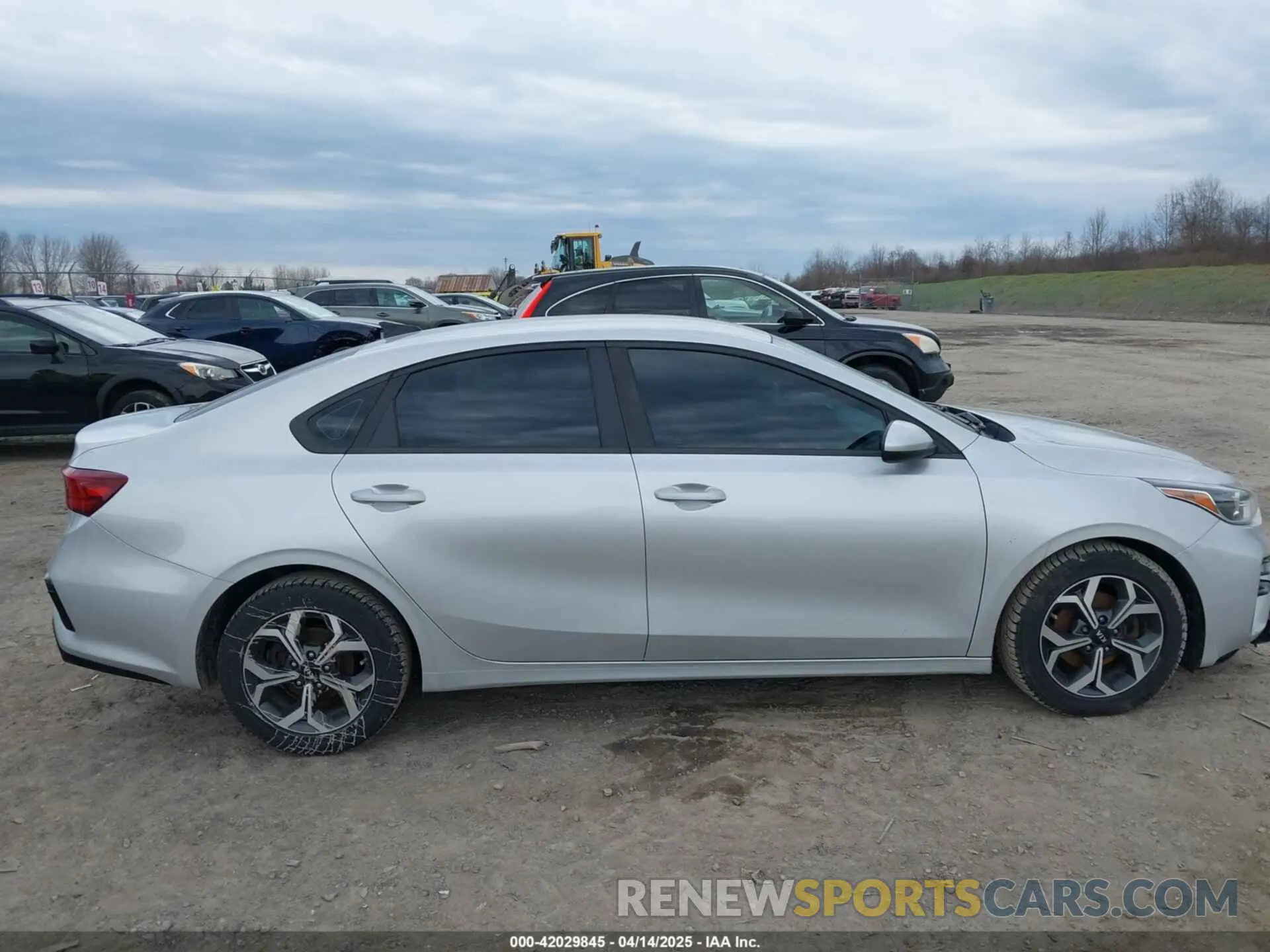 12 fotografías del automóvil dañado 3KPF24AD5KE012023 KIA FORTE 2019