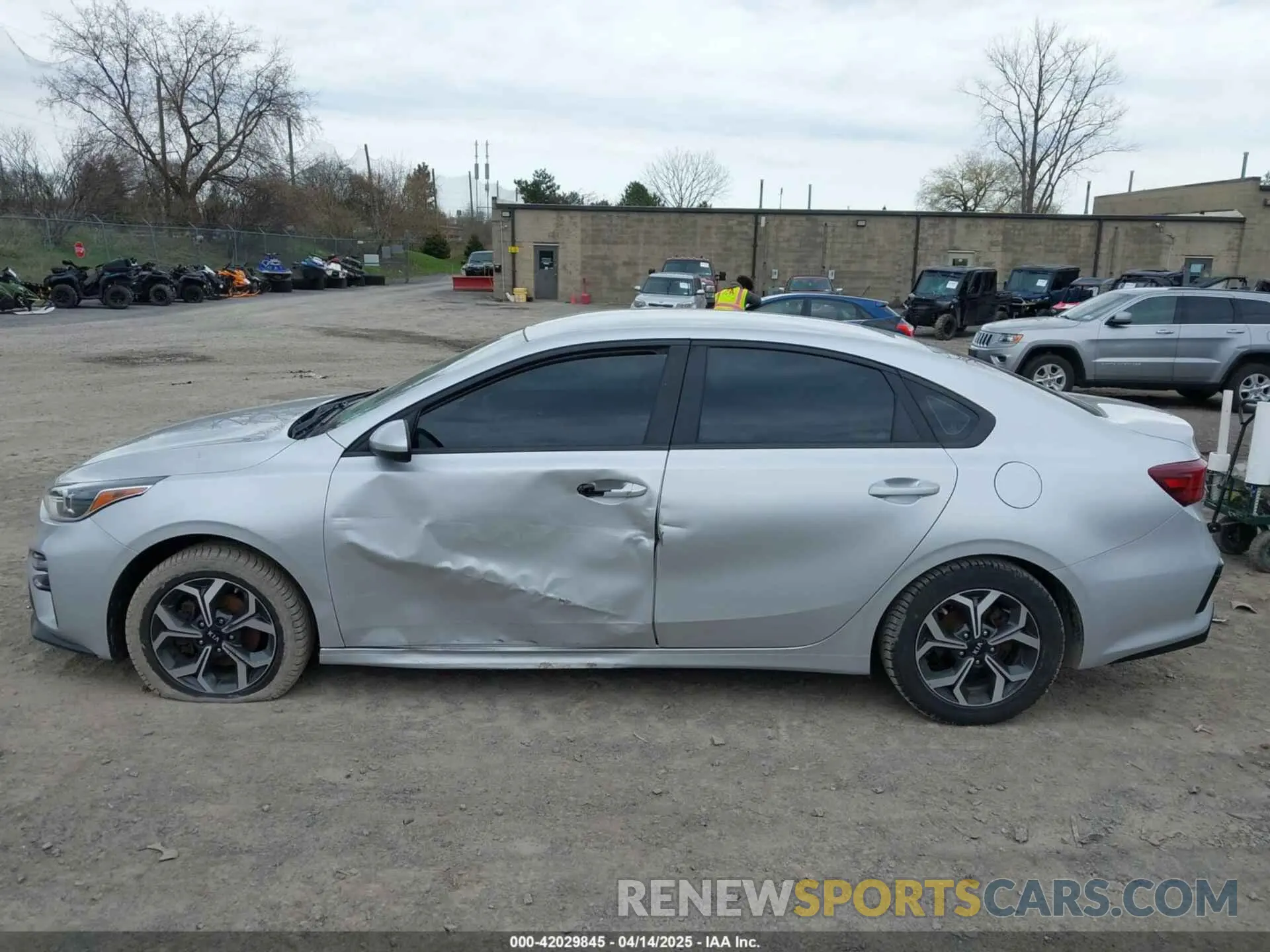 13 fotografías del automóvil dañado 3KPF24AD5KE012023 KIA FORTE 2019