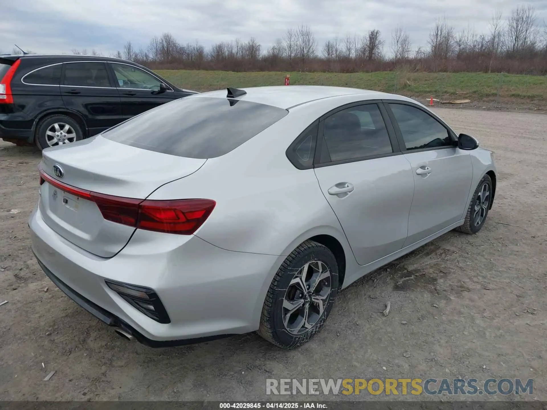 4 fotografías del automóvil dañado 3KPF24AD5KE012023 KIA FORTE 2019