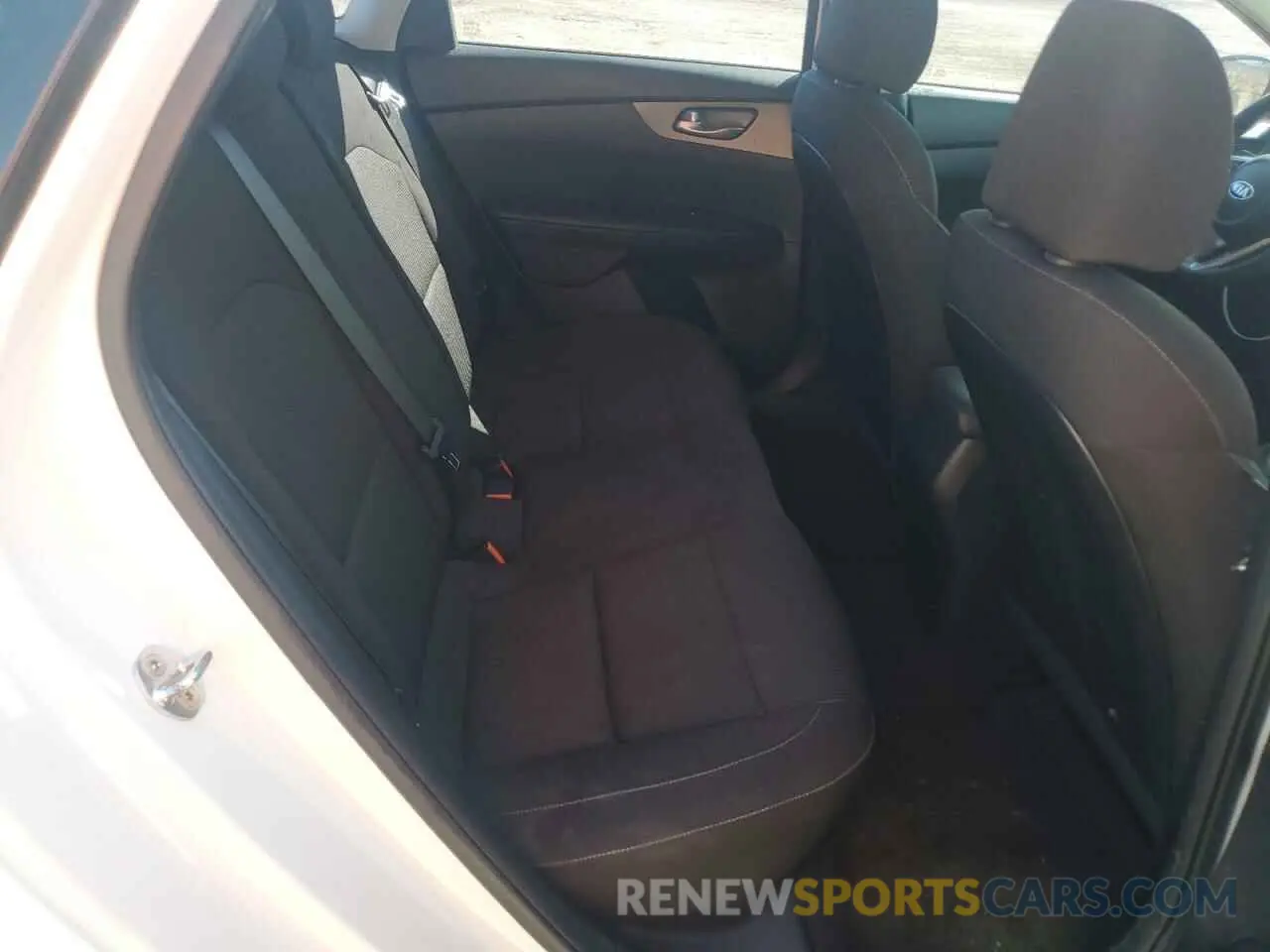 10 fotografías del automóvil dañado 3KPF24AD5KE041697 KIA FORTE 2019