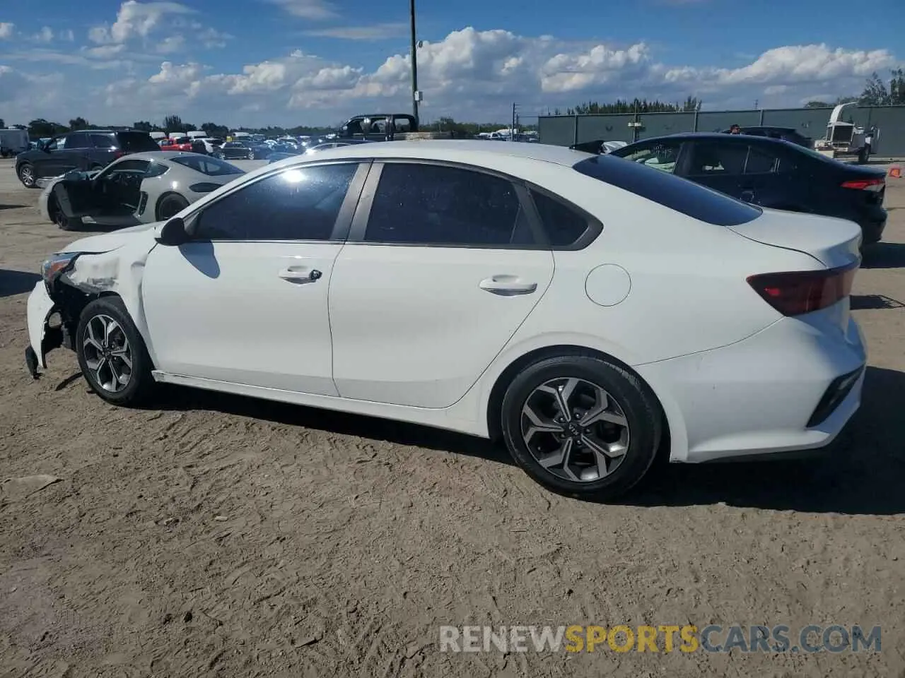 2 fotografías del automóvil dañado 3KPF24AD5KE041697 KIA FORTE 2019