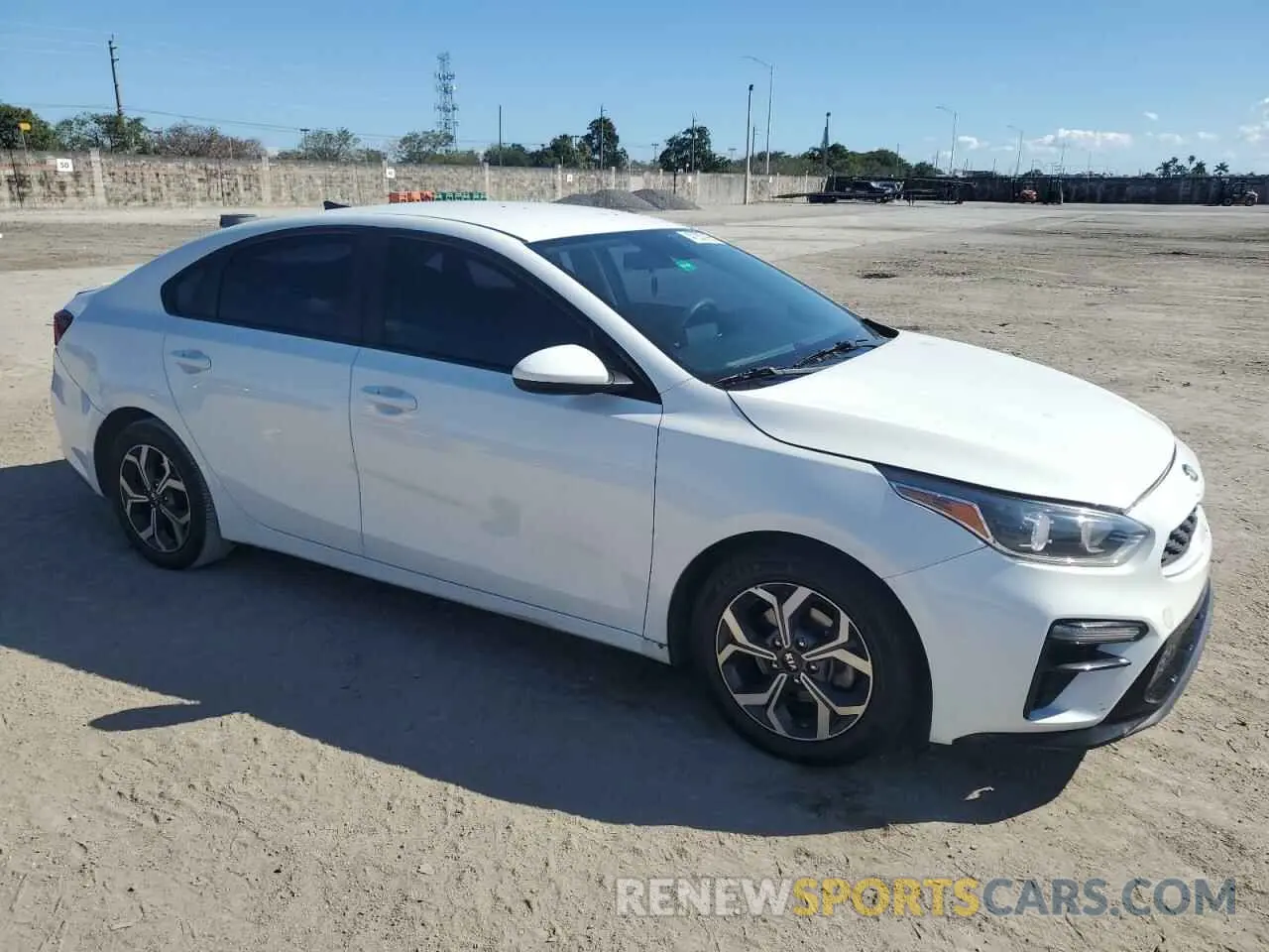 4 fotografías del automóvil dañado 3KPF24AD5KE041697 KIA FORTE 2019