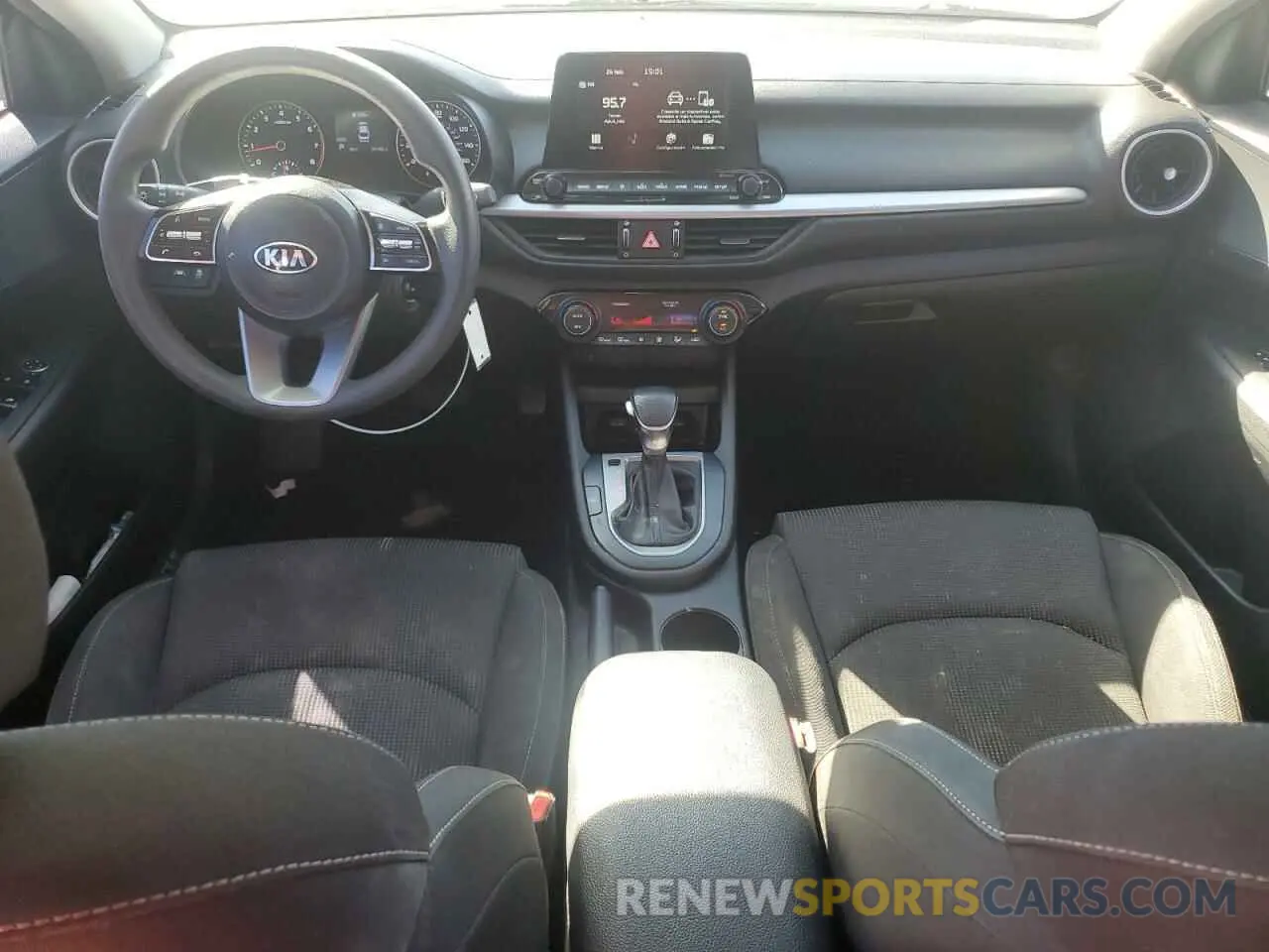 8 fotografías del automóvil dañado 3KPF24AD5KE041697 KIA FORTE 2019