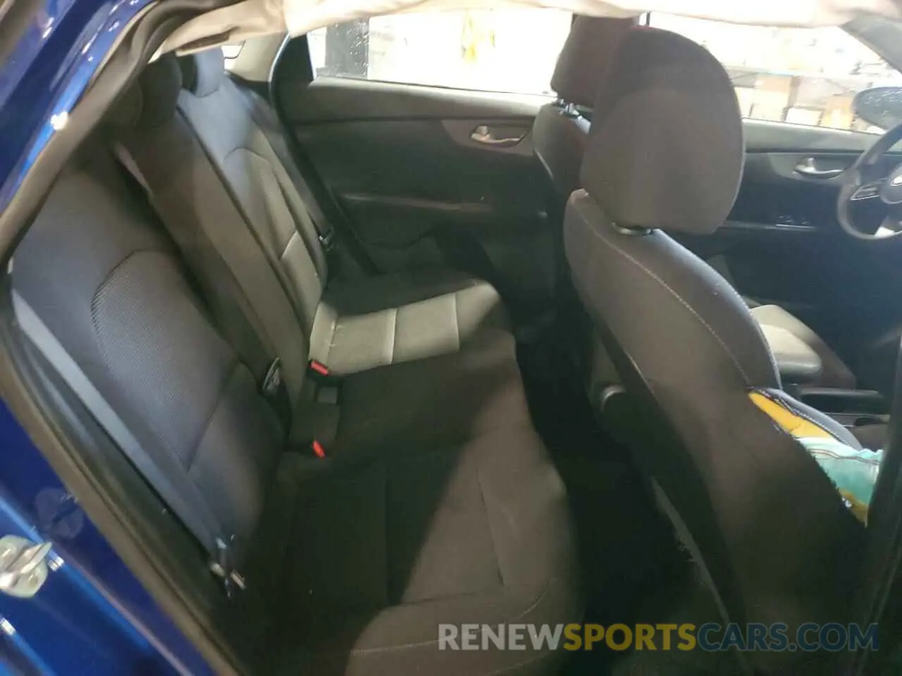 10 fotografías del automóvil dañado 3KPF24AD5KE045040 KIA FORTE 2019