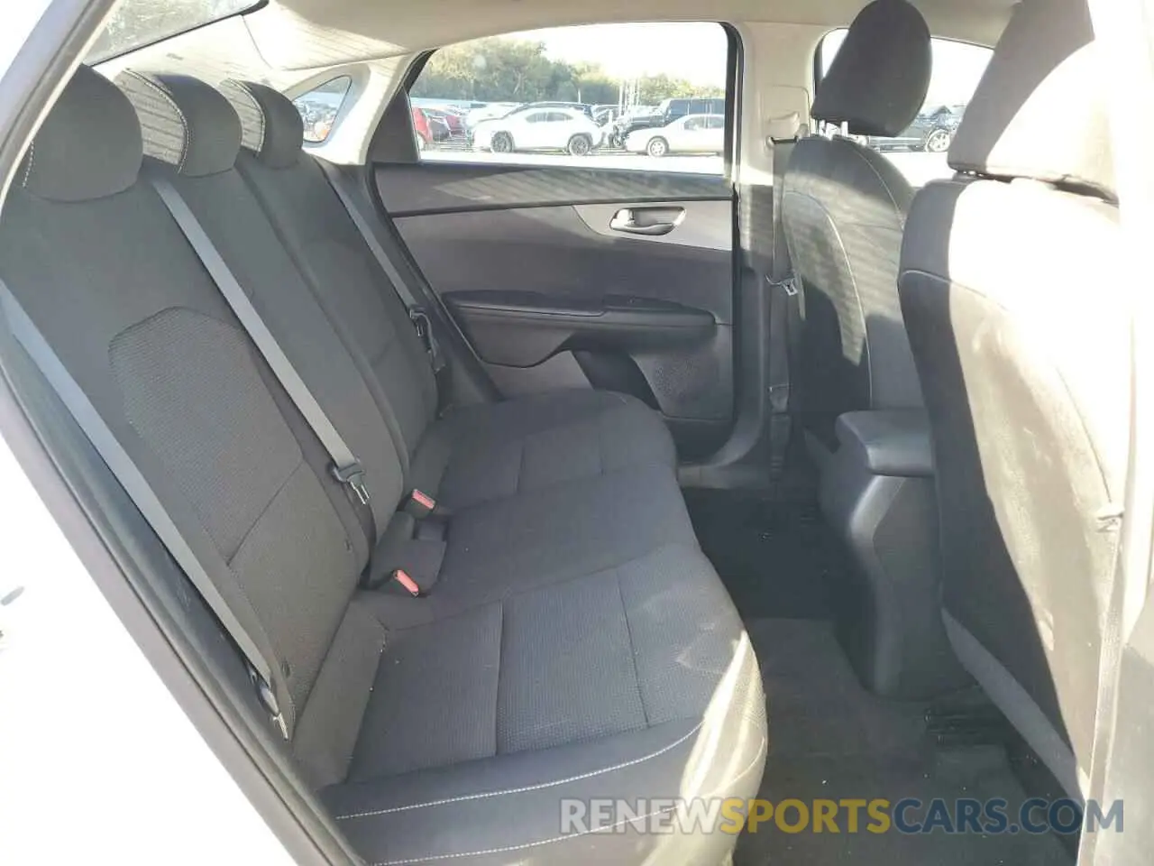 10 fotografías del automóvil dañado 3KPF24AD5KE045250 KIA FORTE 2019