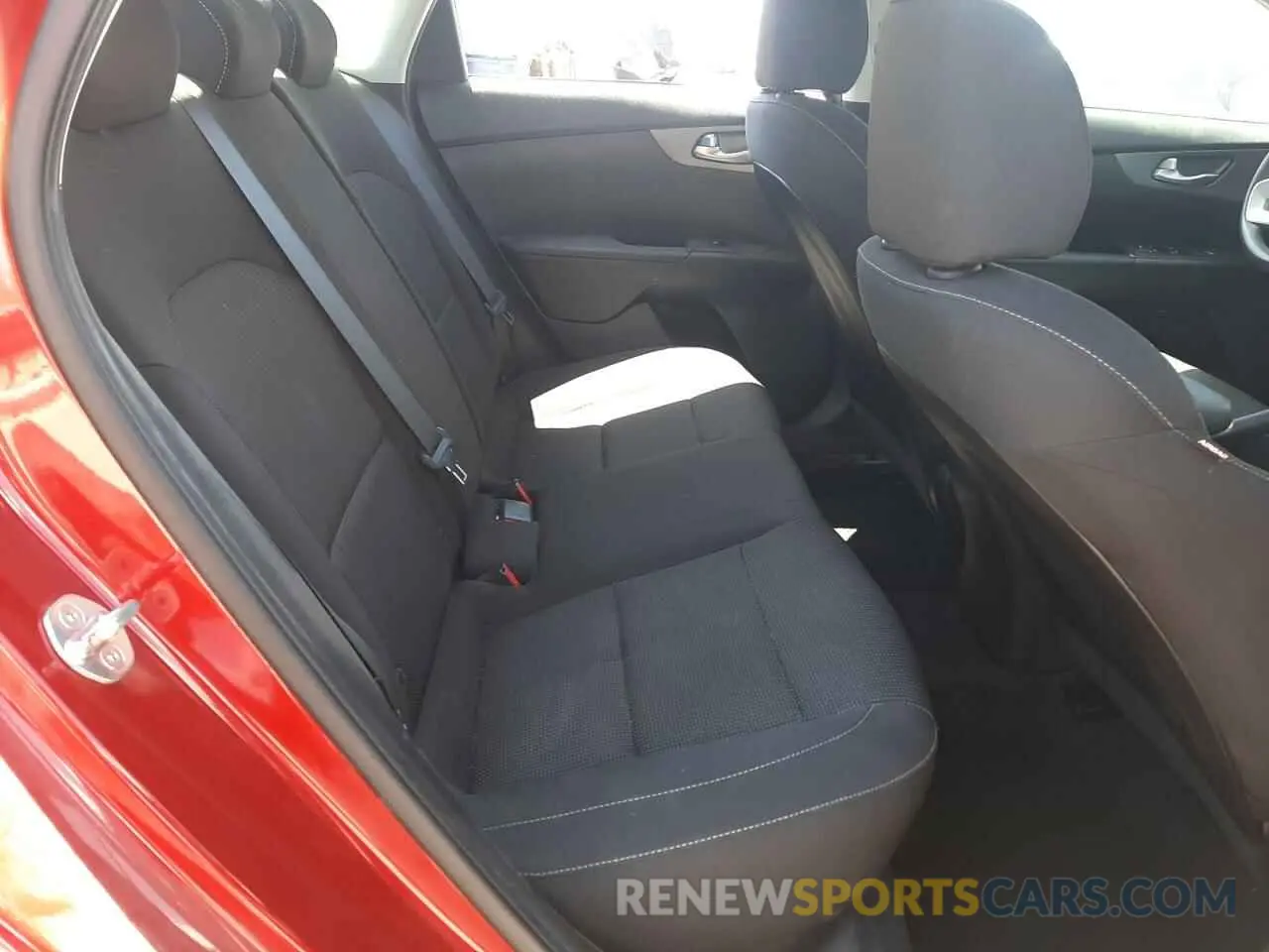 10 fotografías del automóvil dañado 3KPF24AD5KE062212 KIA FORTE 2019