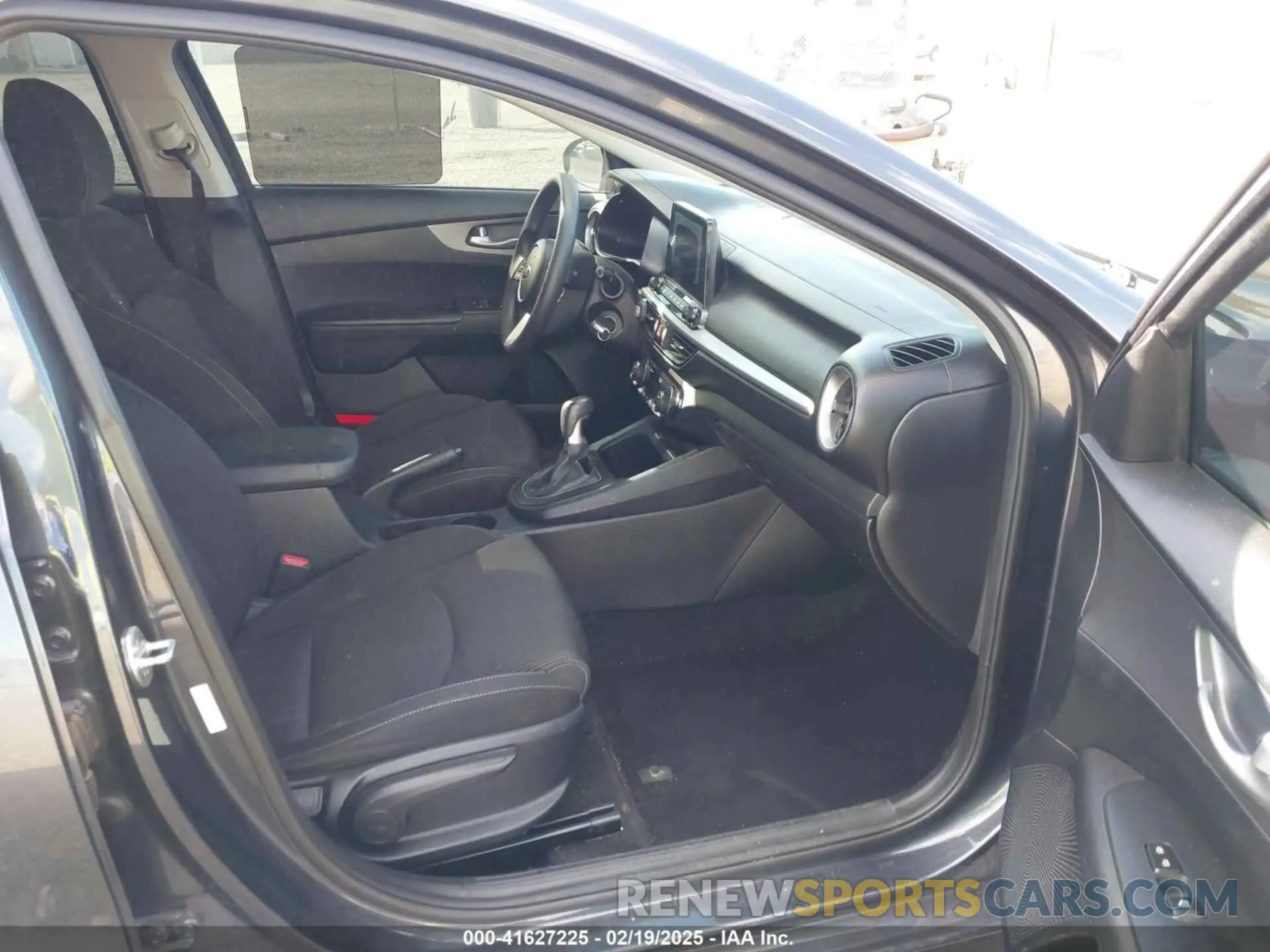5 fotografías del automóvil dañado 3KPF24AD5KE062887 KIA FORTE 2019