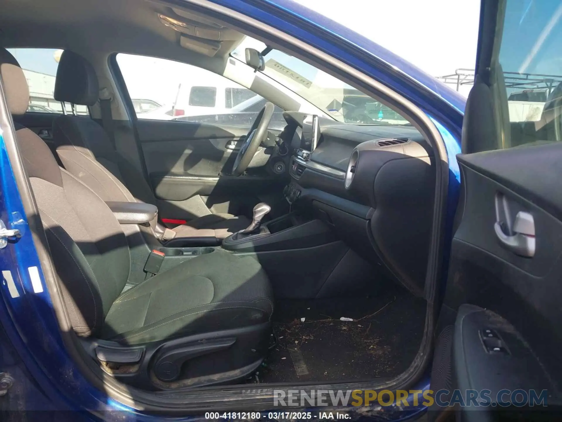 5 fotografías del automóvil dañado 3KPF24AD5KE072139 KIA FORTE 2019