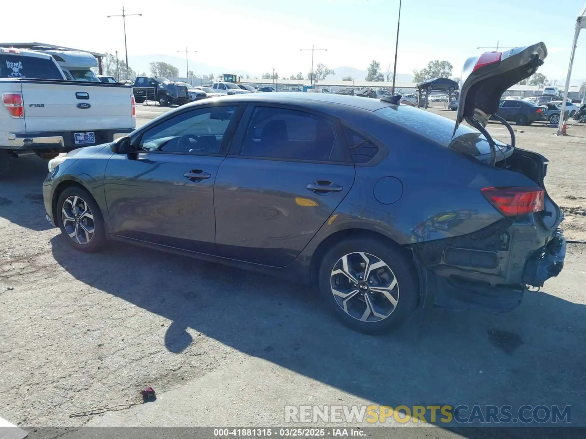 3 fotografías del automóvil dañado 3KPF24AD5KE086025 KIA FORTE 2019