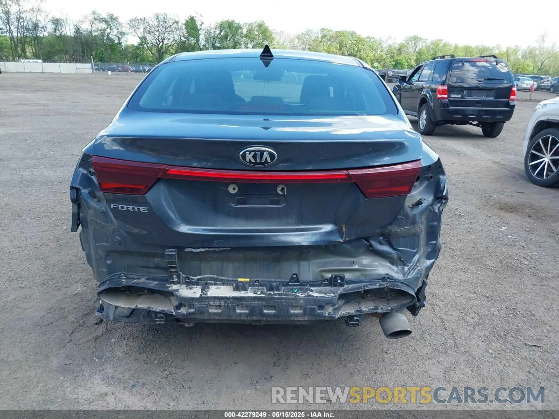 16 fotografías del automóvil dañado 3KPF24AD5KE099888 KIA FORTE 2019