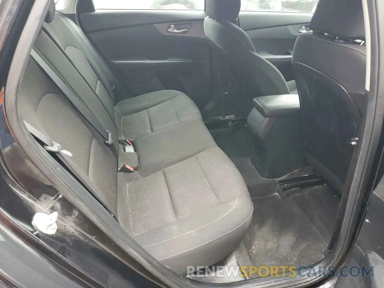 10 fotografías del automóvil dañado 3KPF24AD5KE104815 KIA FORTE 2019