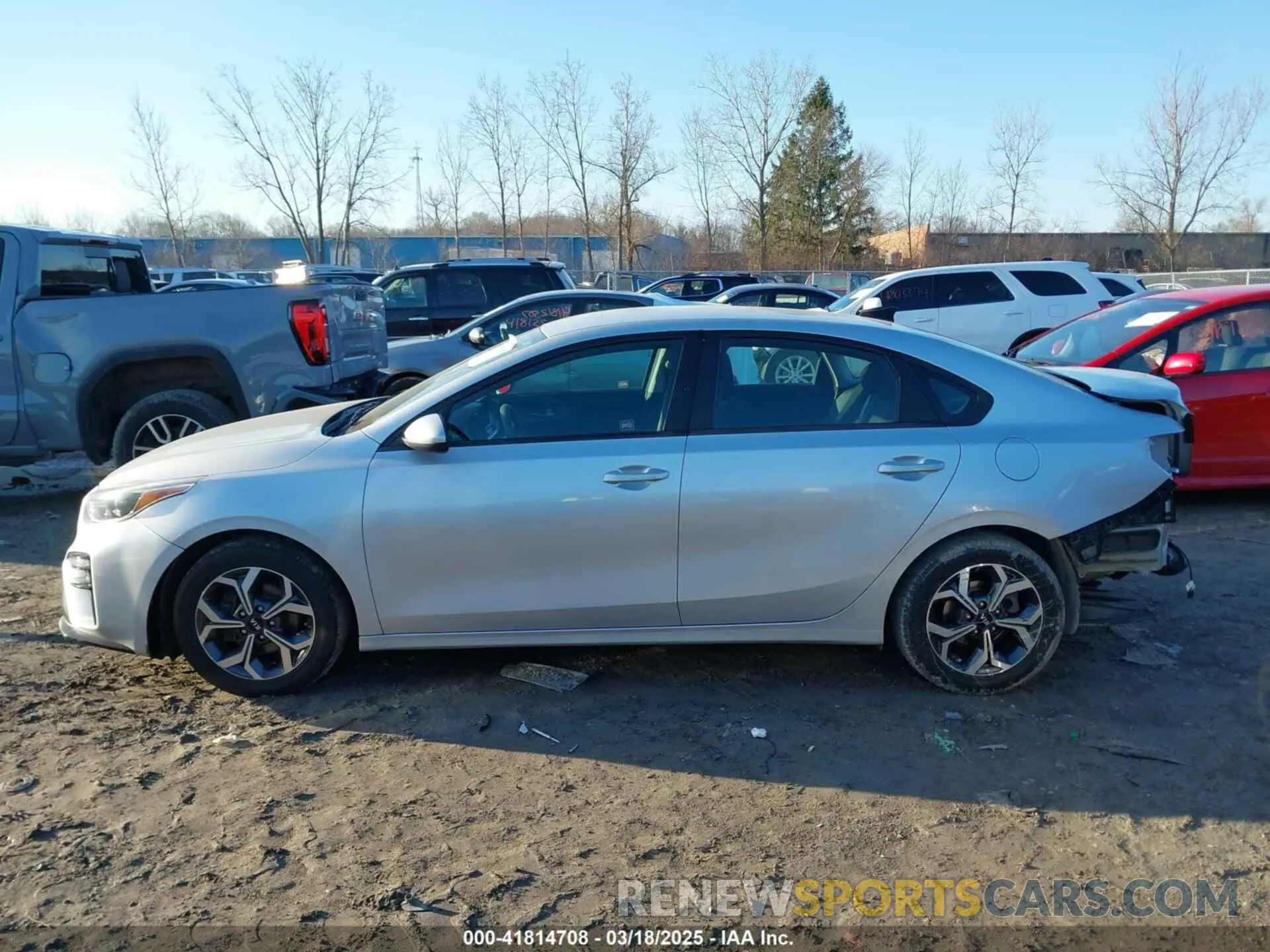 14 fotografías del automóvil dañado 3KPF24AD5KE130637 KIA FORTE 2019