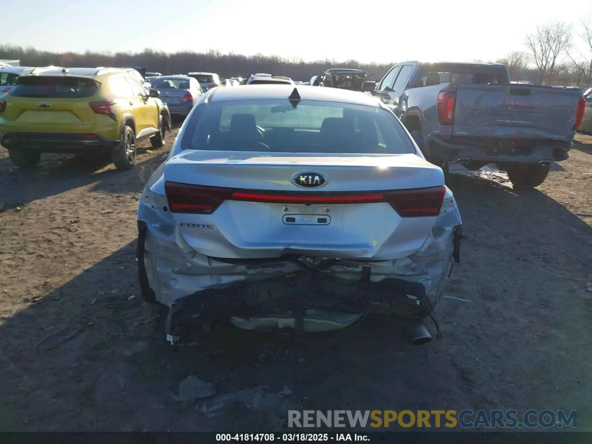 16 fotografías del automóvil dañado 3KPF24AD5KE130637 KIA FORTE 2019