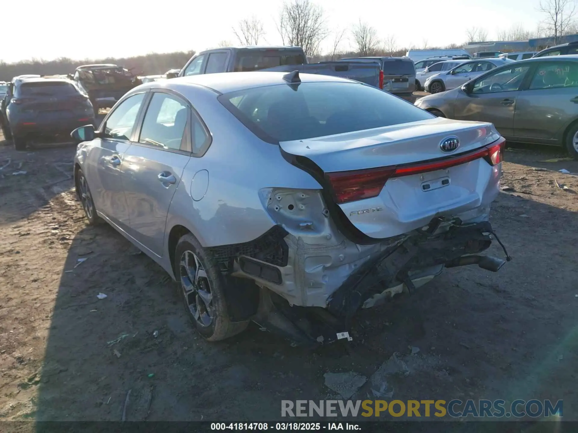 3 fotografías del automóvil dañado 3KPF24AD5KE130637 KIA FORTE 2019
