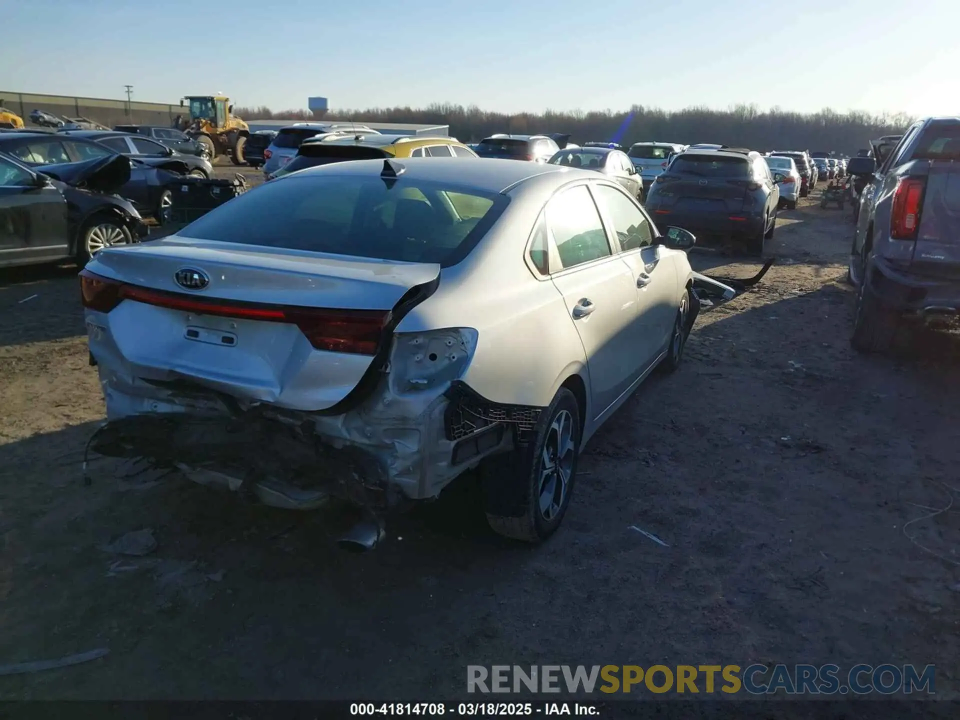 4 fotografías del automóvil dañado 3KPF24AD5KE130637 KIA FORTE 2019