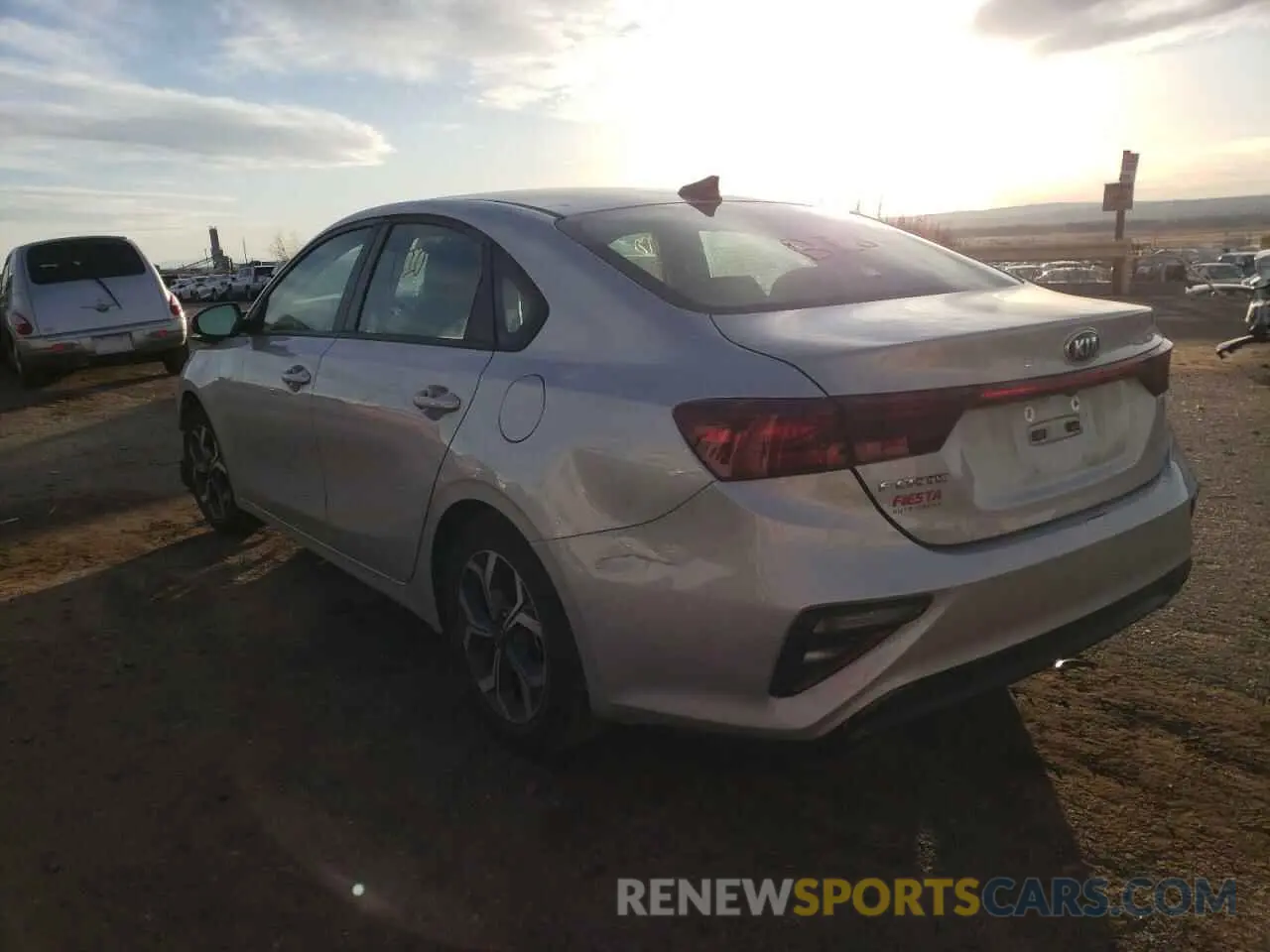 2 fotografías del automóvil dañado 3KPF24AD5KE137054 KIA FORTE 2019