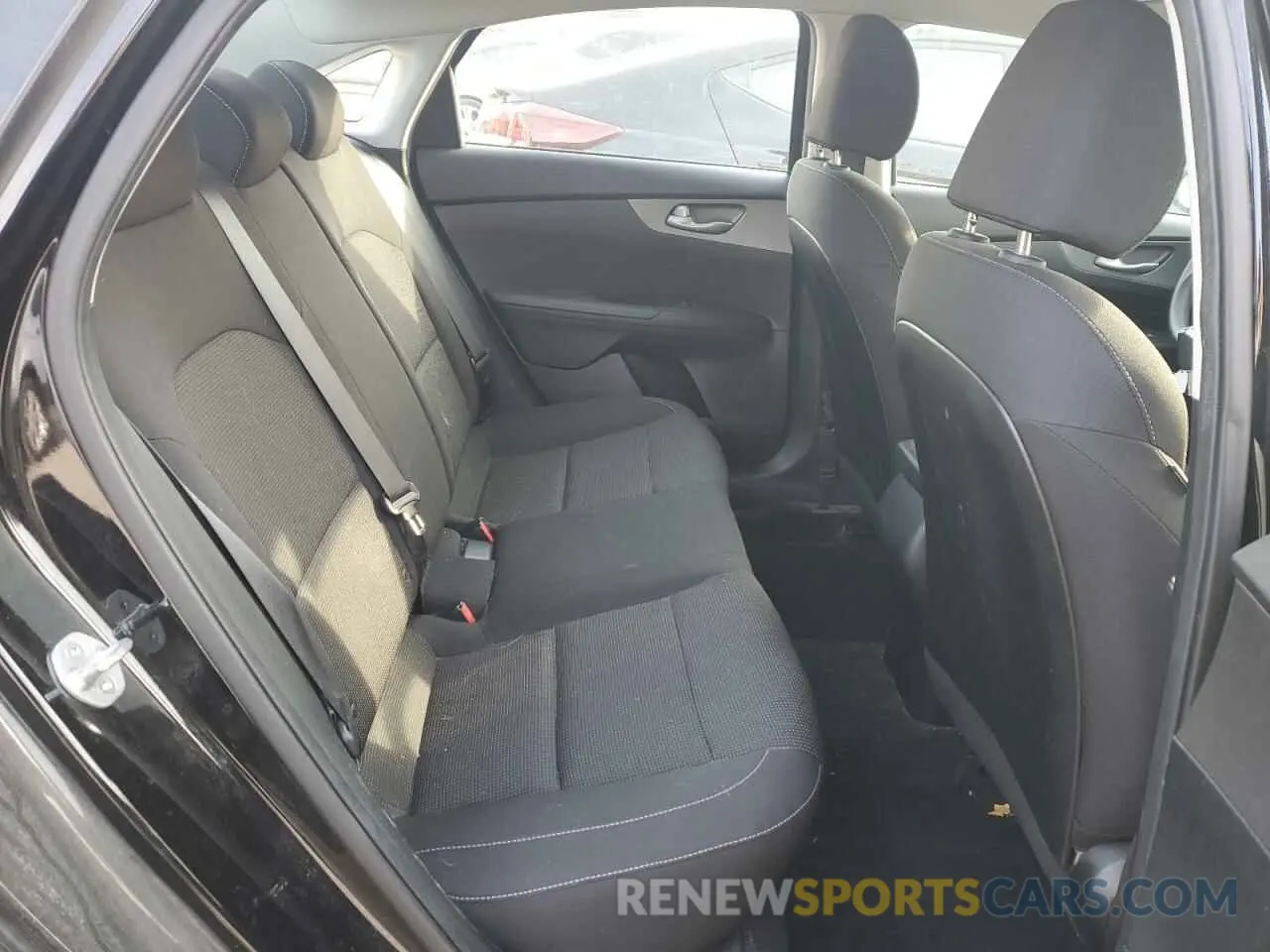 10 fotografías del automóvil dañado 3KPF24AD6KE024035 KIA FORTE 2019