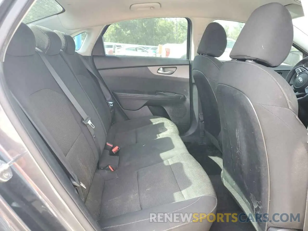 10 fotografías del automóvil dañado 3KPF24AD6KE029378 KIA FORTE 2019