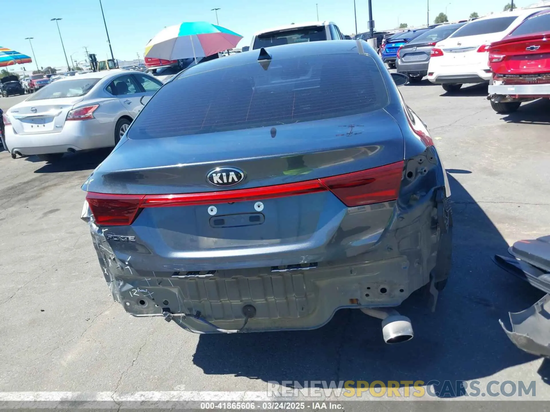 17 fotografías del automóvil dañado 3KPF24AD6KE036721 KIA FORTE 2019