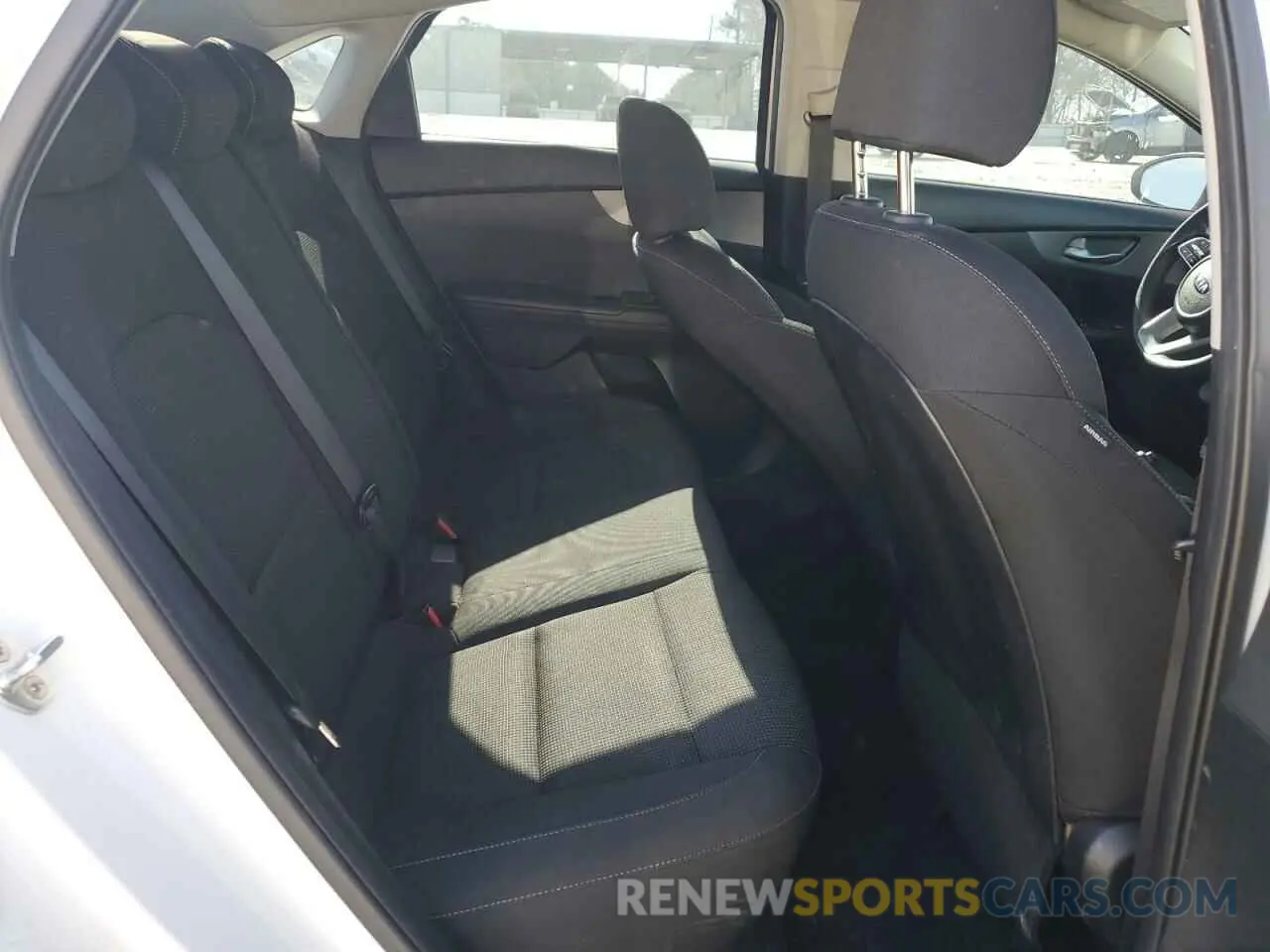 10 fotografías del automóvil dañado 3KPF24AD6KE040669 KIA FORTE 2019