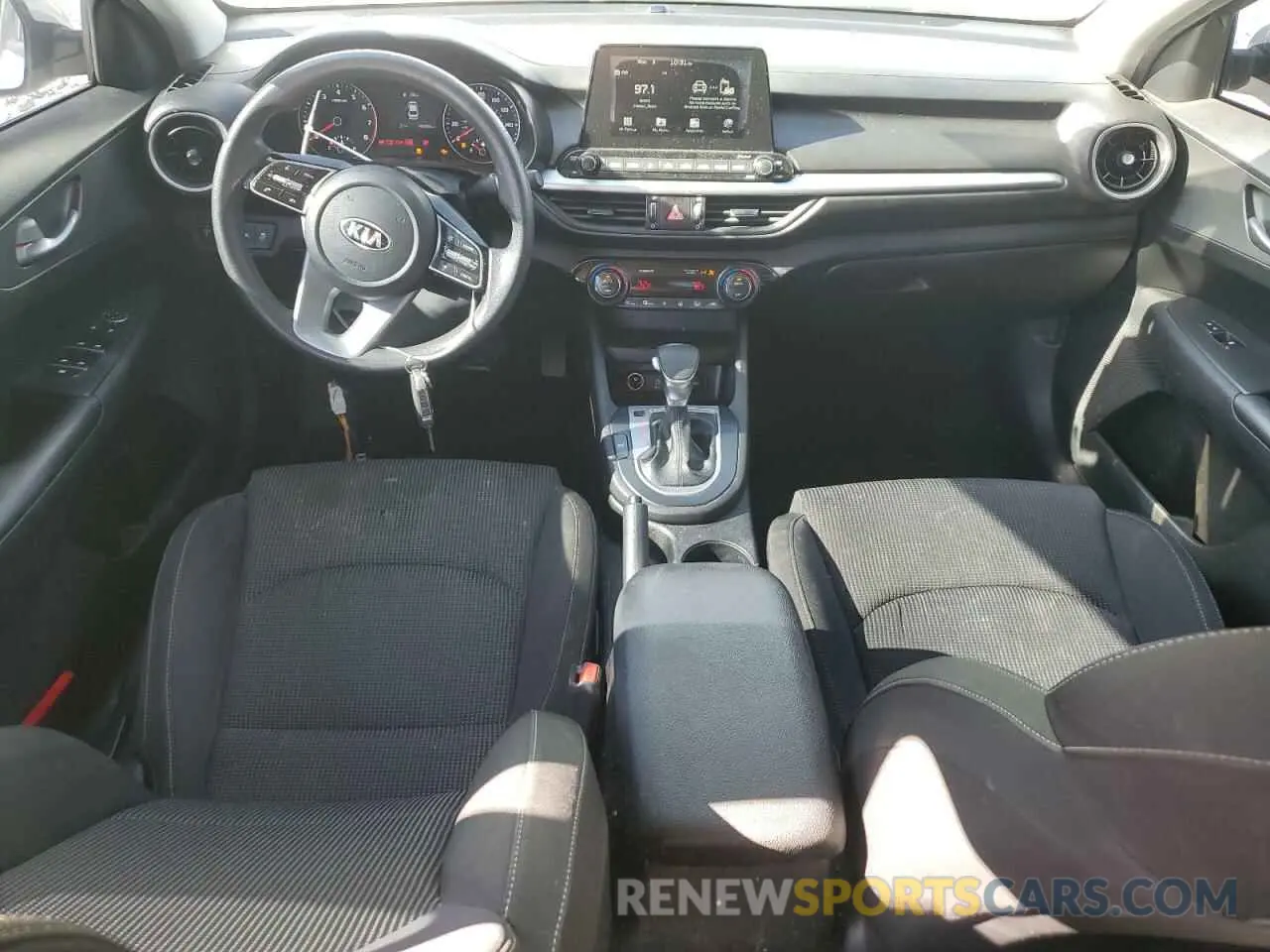 8 fotografías del automóvil dañado 3KPF24AD6KE040669 KIA FORTE 2019