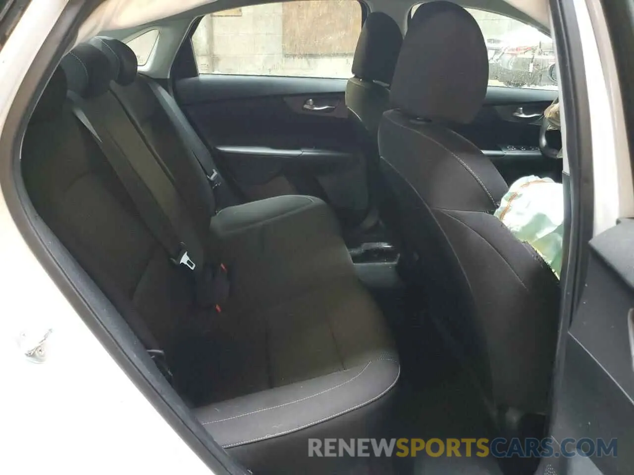 10 fotografías del automóvil dañado 3KPF24AD6KE047119 KIA FORTE 2019