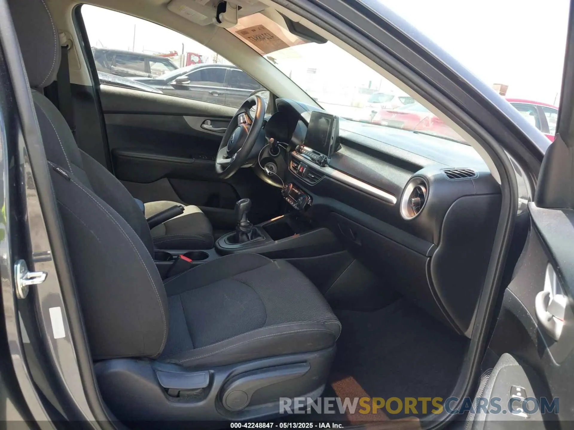 5 fotografías del automóvil dañado 3KPF24AD6KE062882 KIA FORTE 2019