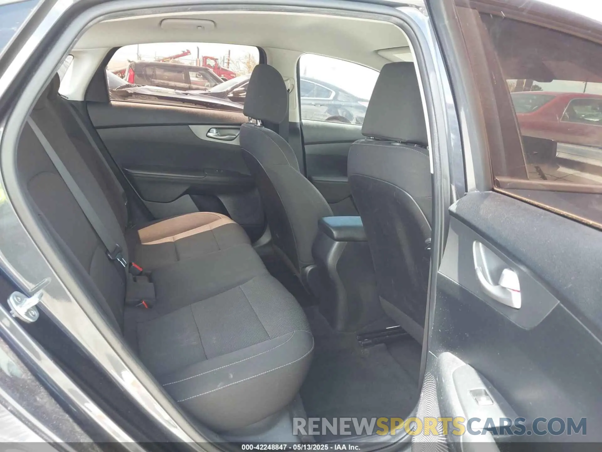8 fotografías del automóvil dañado 3KPF24AD6KE062882 KIA FORTE 2019