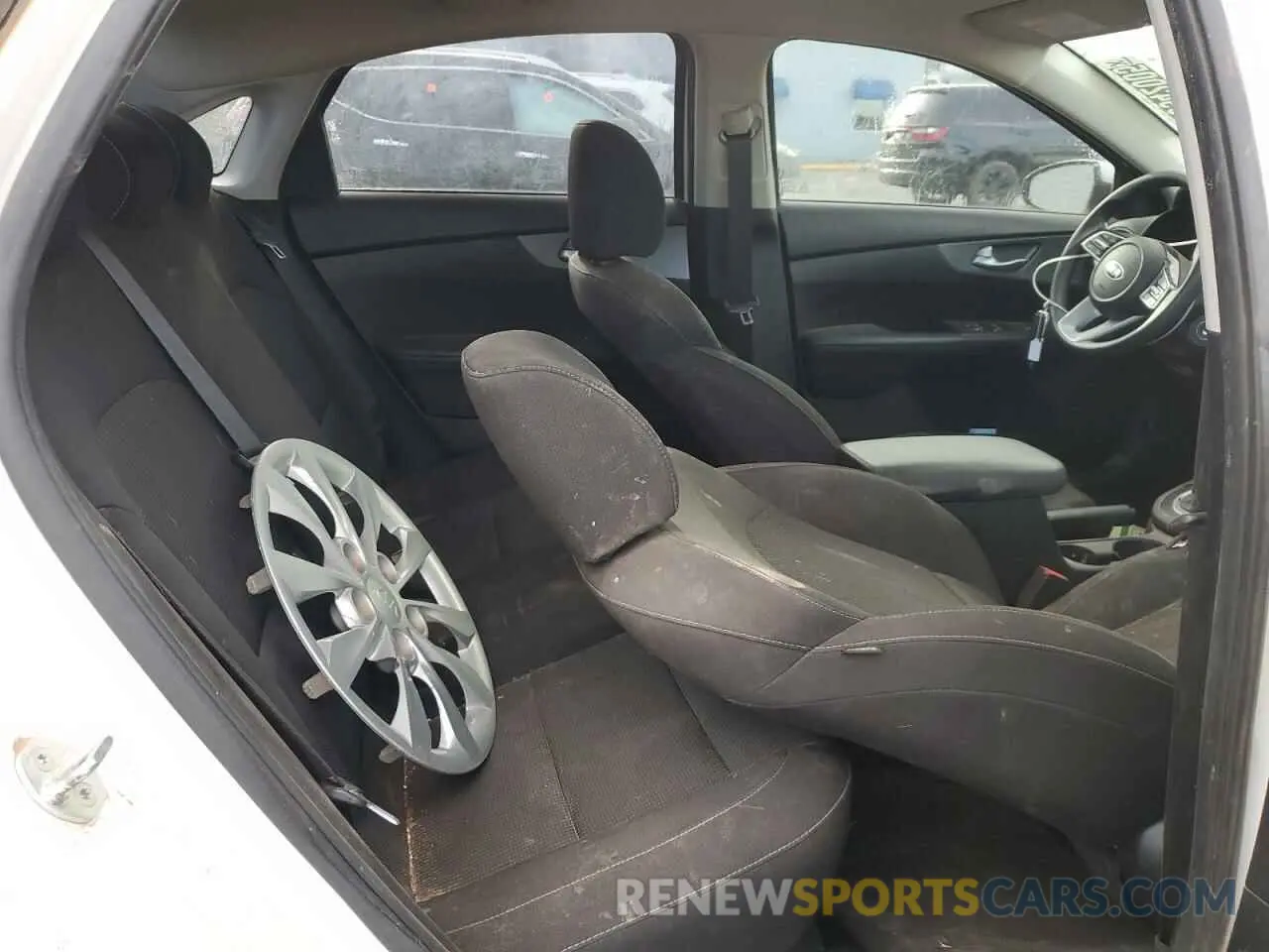 10 fotografías del automóvil dañado 3KPF24AD6KE064213 KIA FORTE 2019