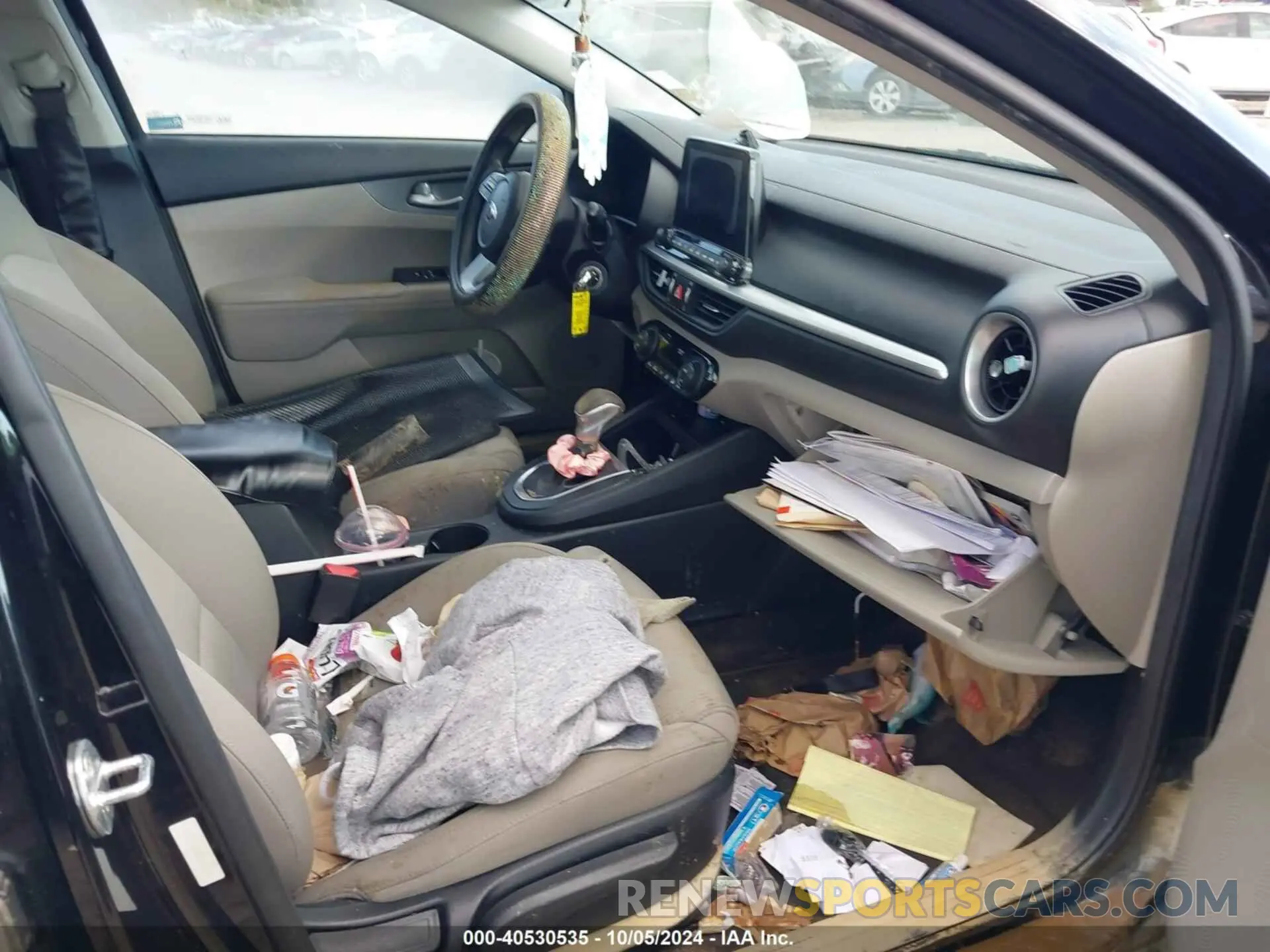 5 fotografías del automóvil dañado 3KPF24AD6KE067628 KIA FORTE 2019
