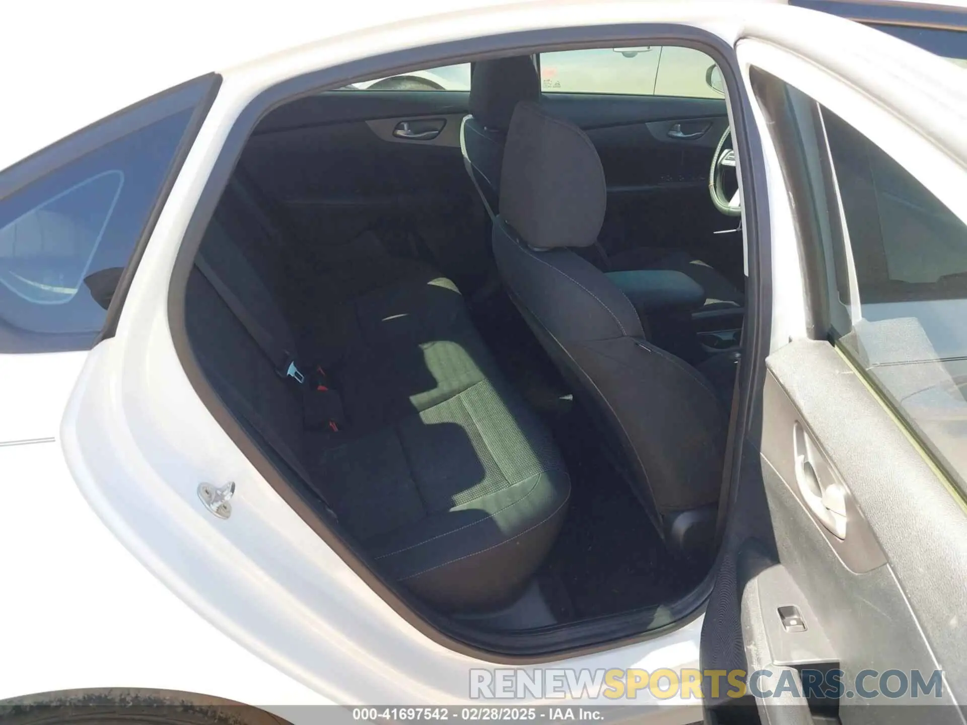 8 fotografías del automóvil dañado 3KPF24AD6KE081593 KIA FORTE 2019