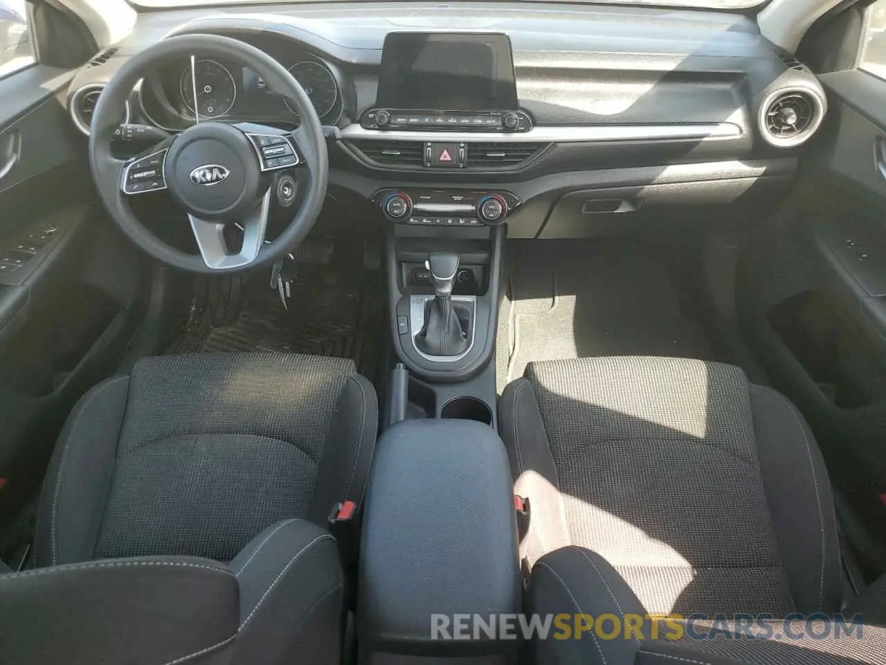 8 fotografías del automóvil dañado 3KPF24AD6KE103933 KIA FORTE 2019
