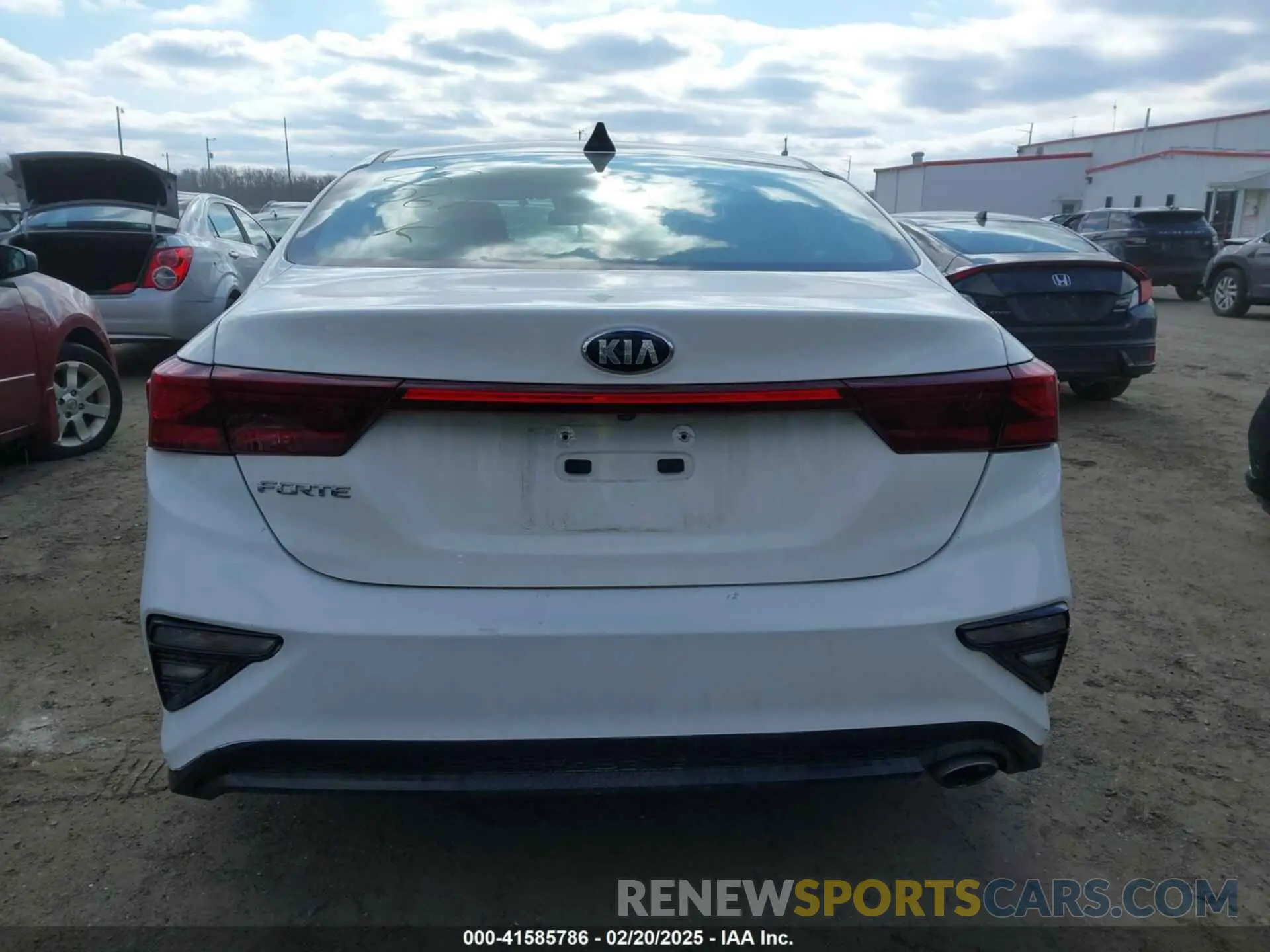 16 fotografías del automóvil dañado 3KPF24AD6KE108551 KIA FORTE 2019