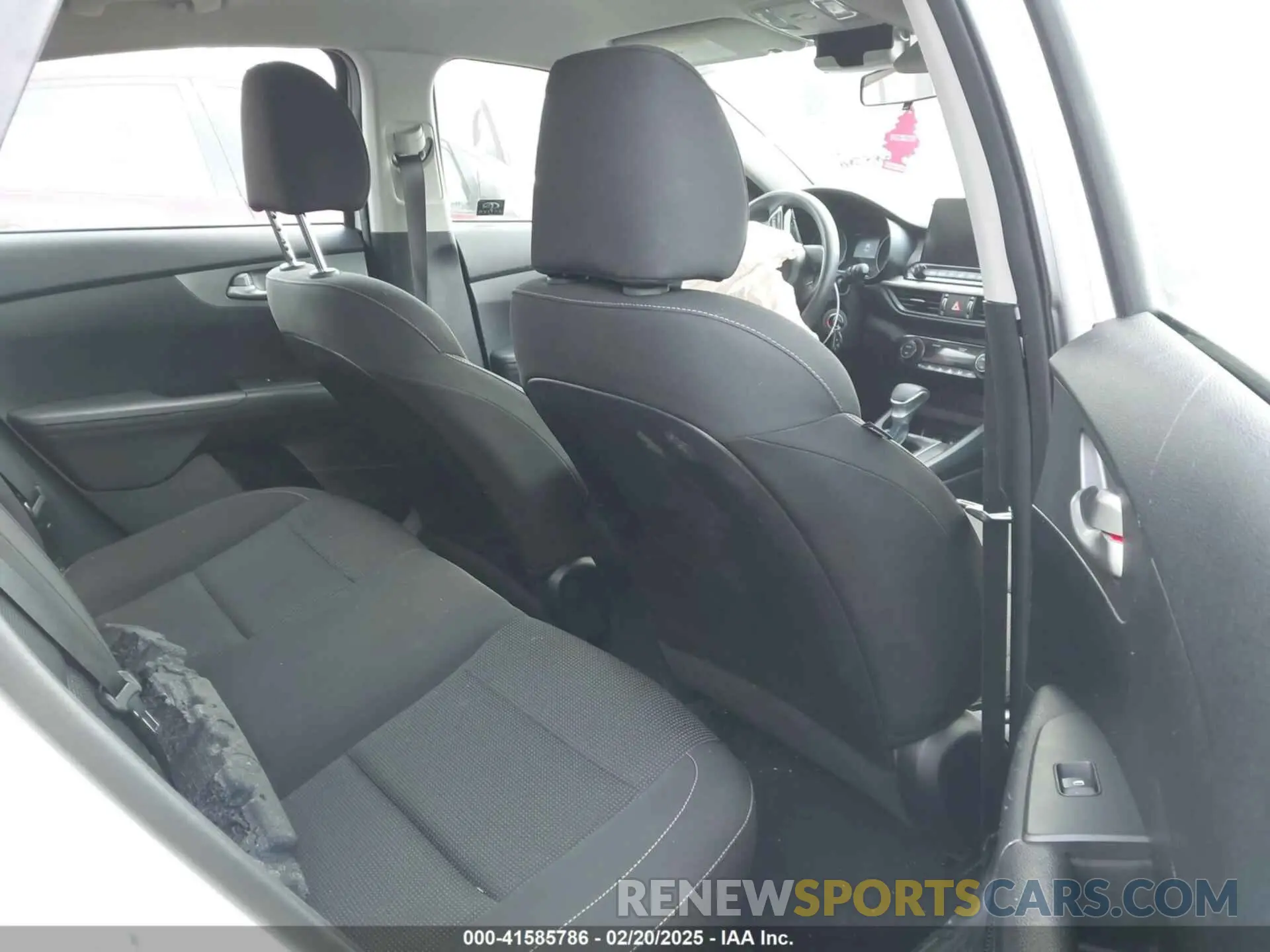 8 fotografías del automóvil dañado 3KPF24AD6KE108551 KIA FORTE 2019