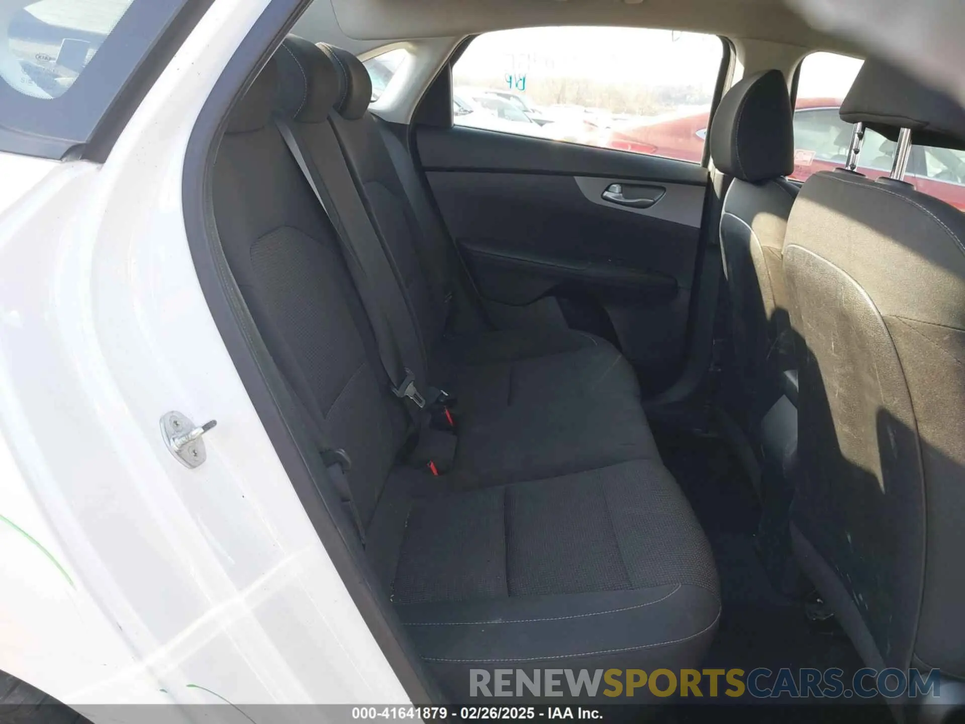 8 fotografías del automóvil dañado 3KPF24AD6KE111207 KIA FORTE 2019