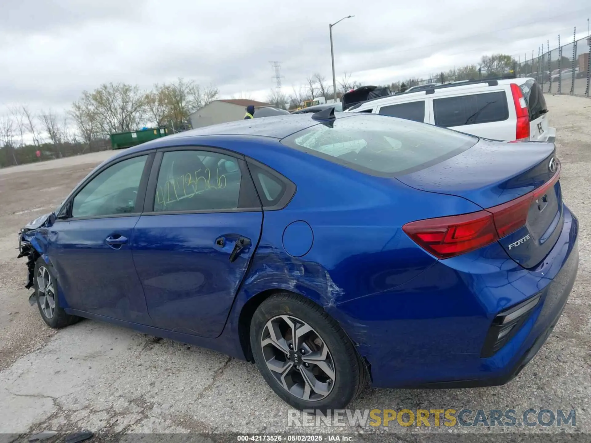 14 fotografías del automóvil dañado 3KPF24AD6KE114656 KIA FORTE 2019
