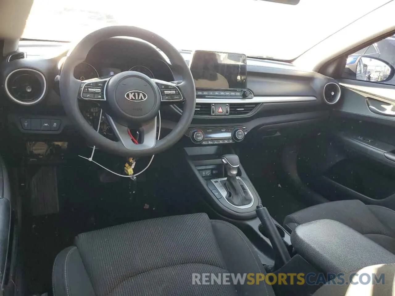 8 fotografías del automóvil dañado 3KPF24AD6KE115516 KIA FORTE 2019