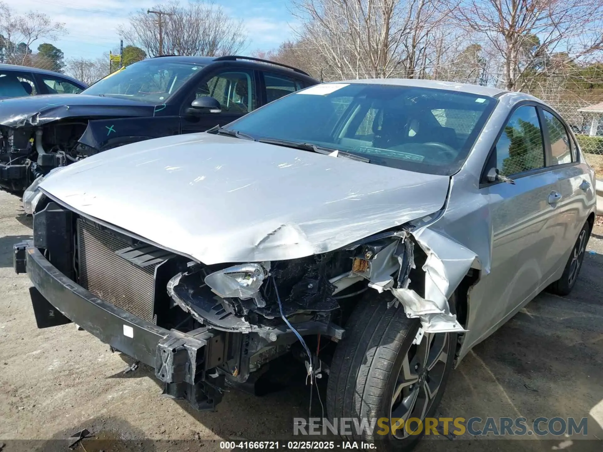 2 fotografías del automóvil dañado 3KPF24AD7KE034749 KIA FORTE 2019