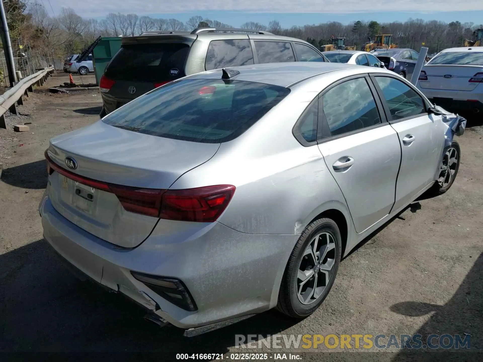 4 fotografías del automóvil dañado 3KPF24AD7KE034749 KIA FORTE 2019