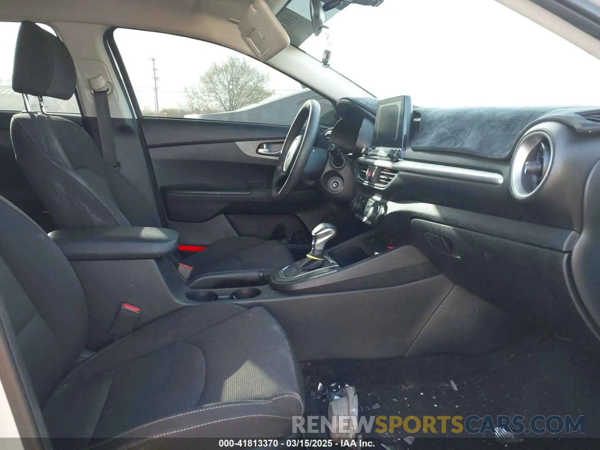 5 fotografías del automóvil dañado 3KPF24AD7KE059814 KIA FORTE 2019