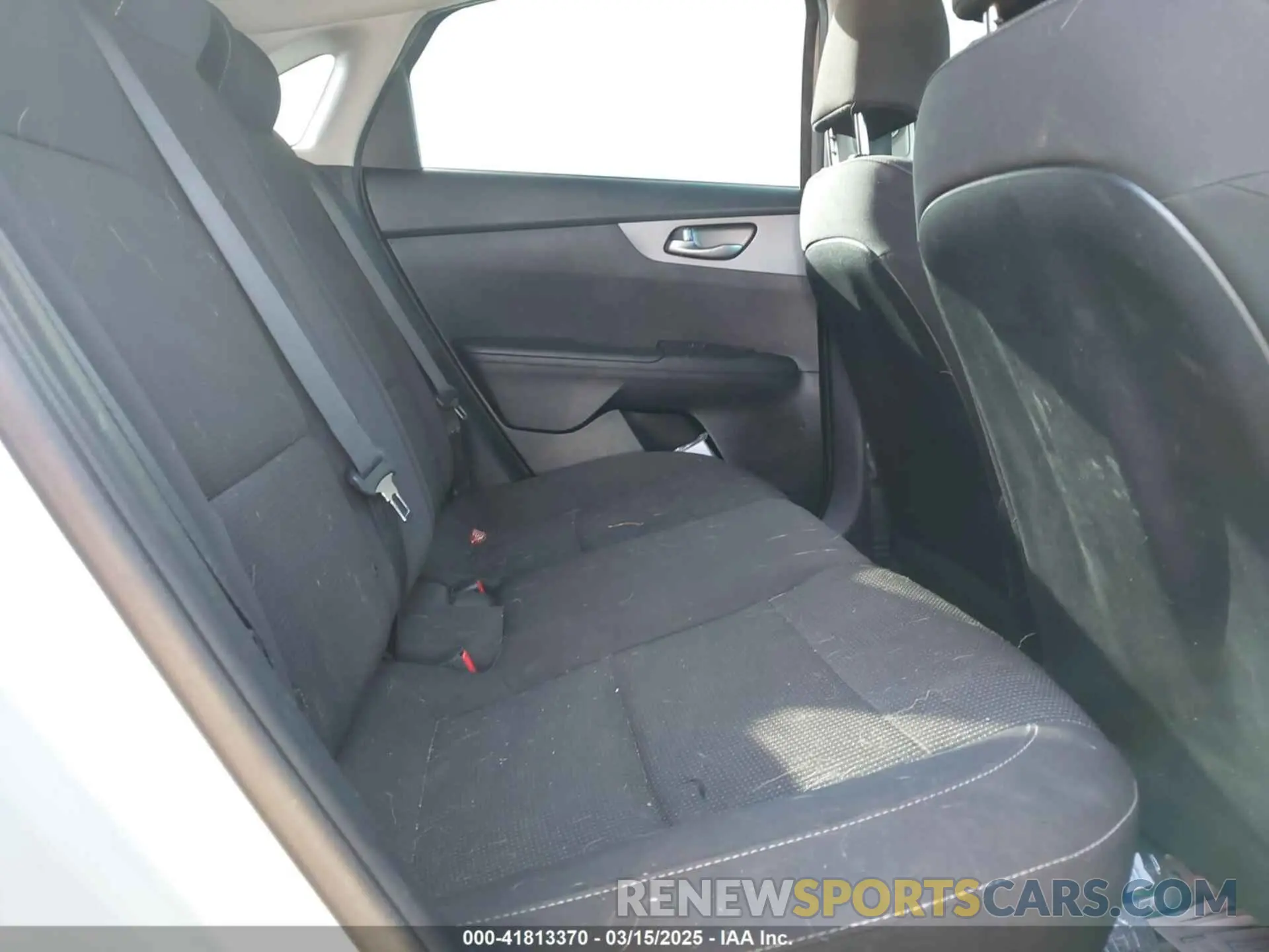 8 fotografías del automóvil dañado 3KPF24AD7KE059814 KIA FORTE 2019