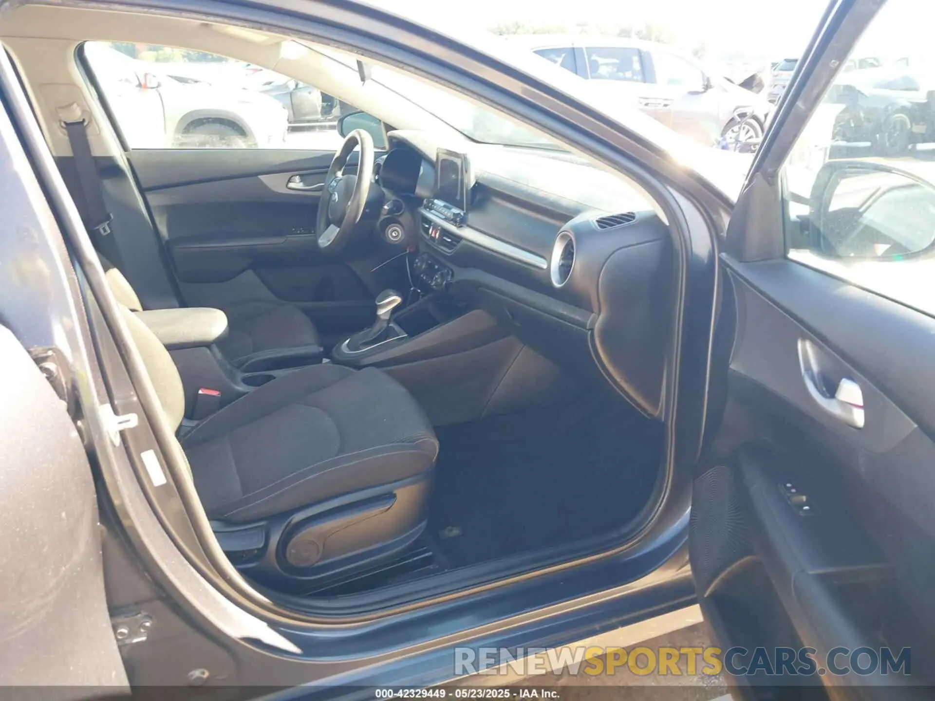 5 fotografías del automóvil dañado 3KPF24AD7KE062289 KIA FORTE 2019