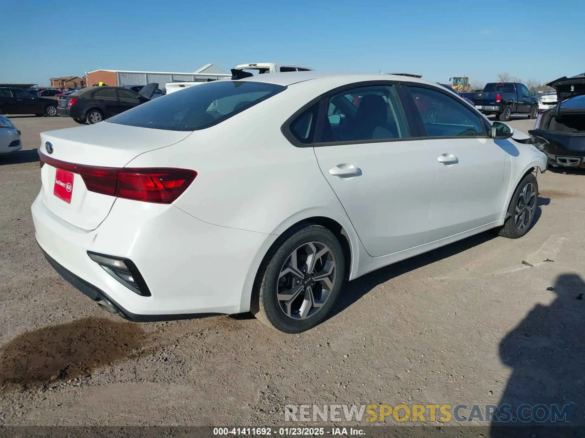 4 fotografías del automóvil dañado 3KPF24AD7KE069646 KIA FORTE 2019