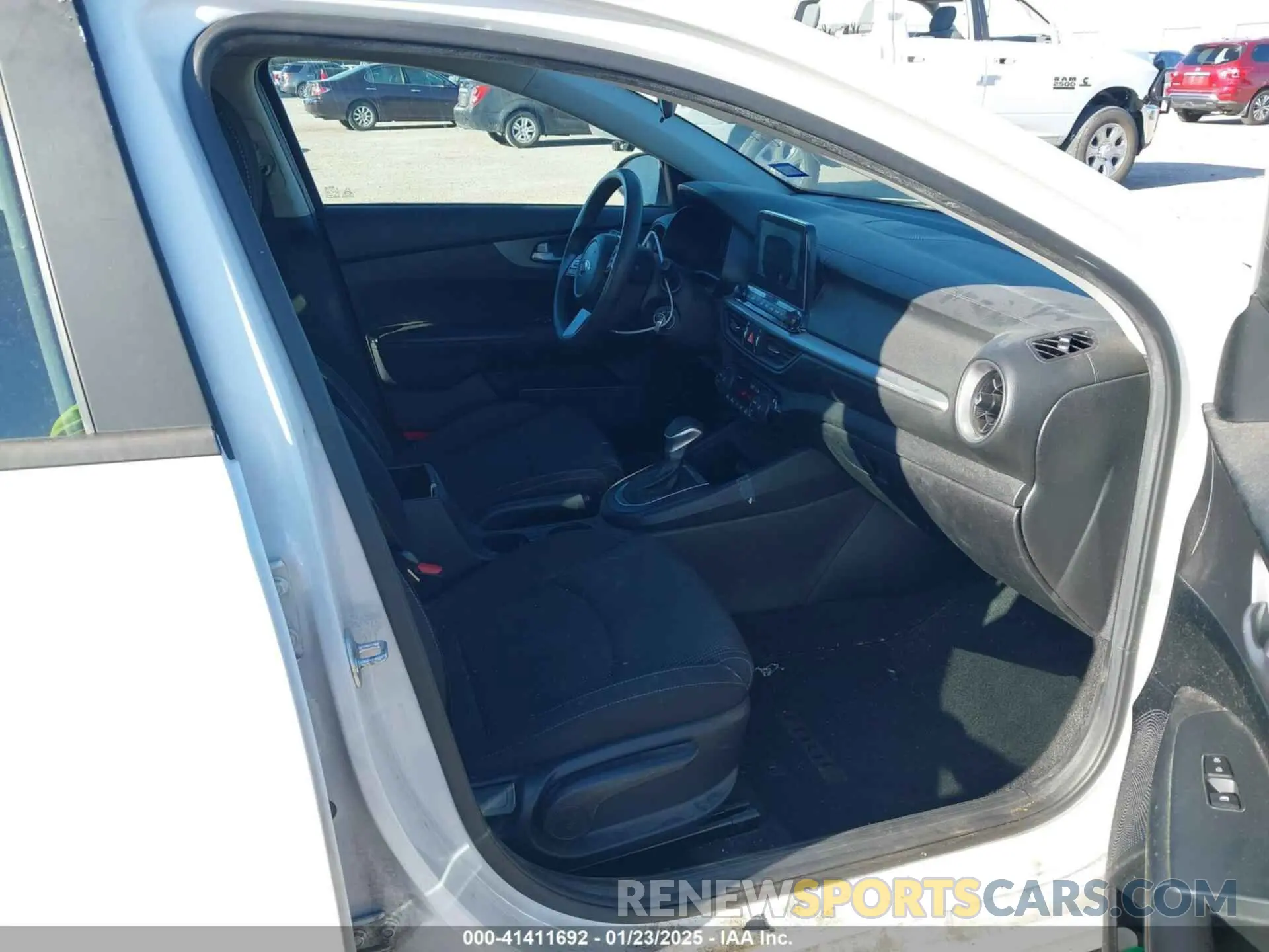 5 fotografías del automóvil dañado 3KPF24AD7KE069646 KIA FORTE 2019