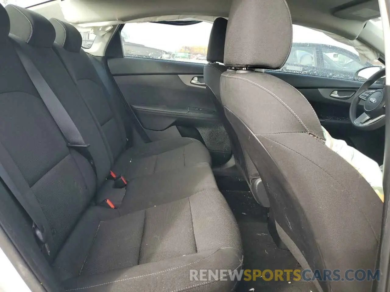 10 fotografías del automóvil dañado 3KPF24AD7KE074104 KIA FORTE 2019