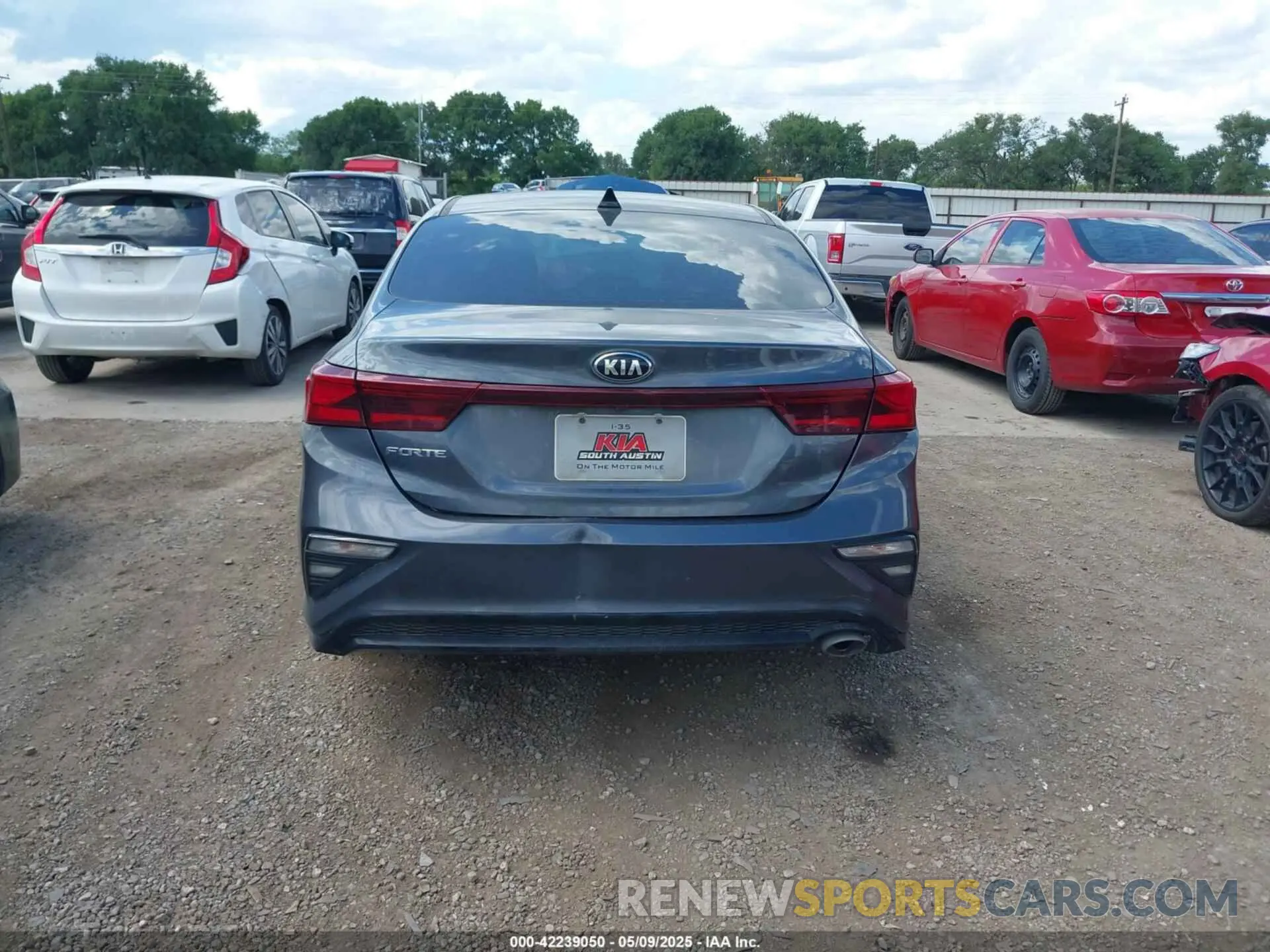 16 fotografías del automóvil dañado 3KPF24AD7KE090450 KIA FORTE 2019