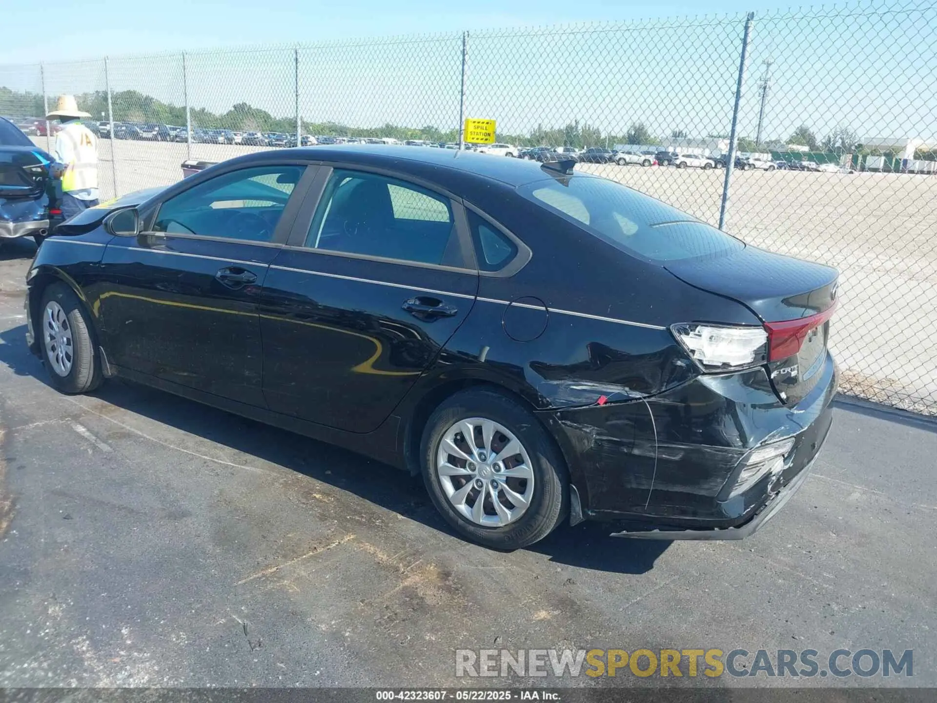 3 fotografías del automóvil dañado 3KPF24AD7KE097611 KIA FORTE 2019