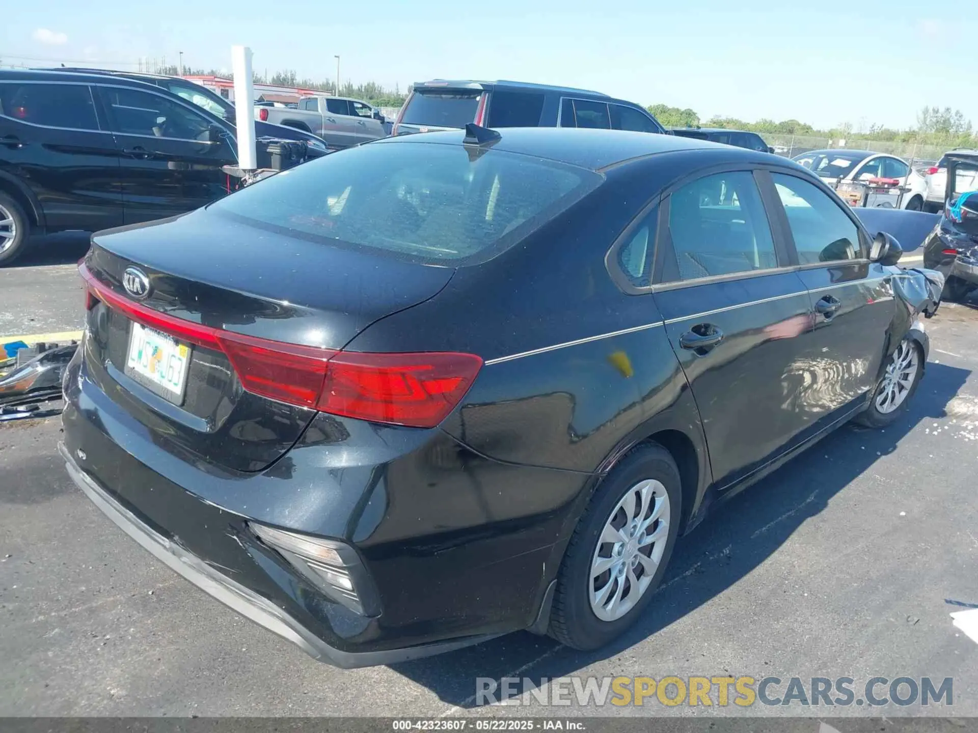4 fotografías del automóvil dañado 3KPF24AD7KE097611 KIA FORTE 2019