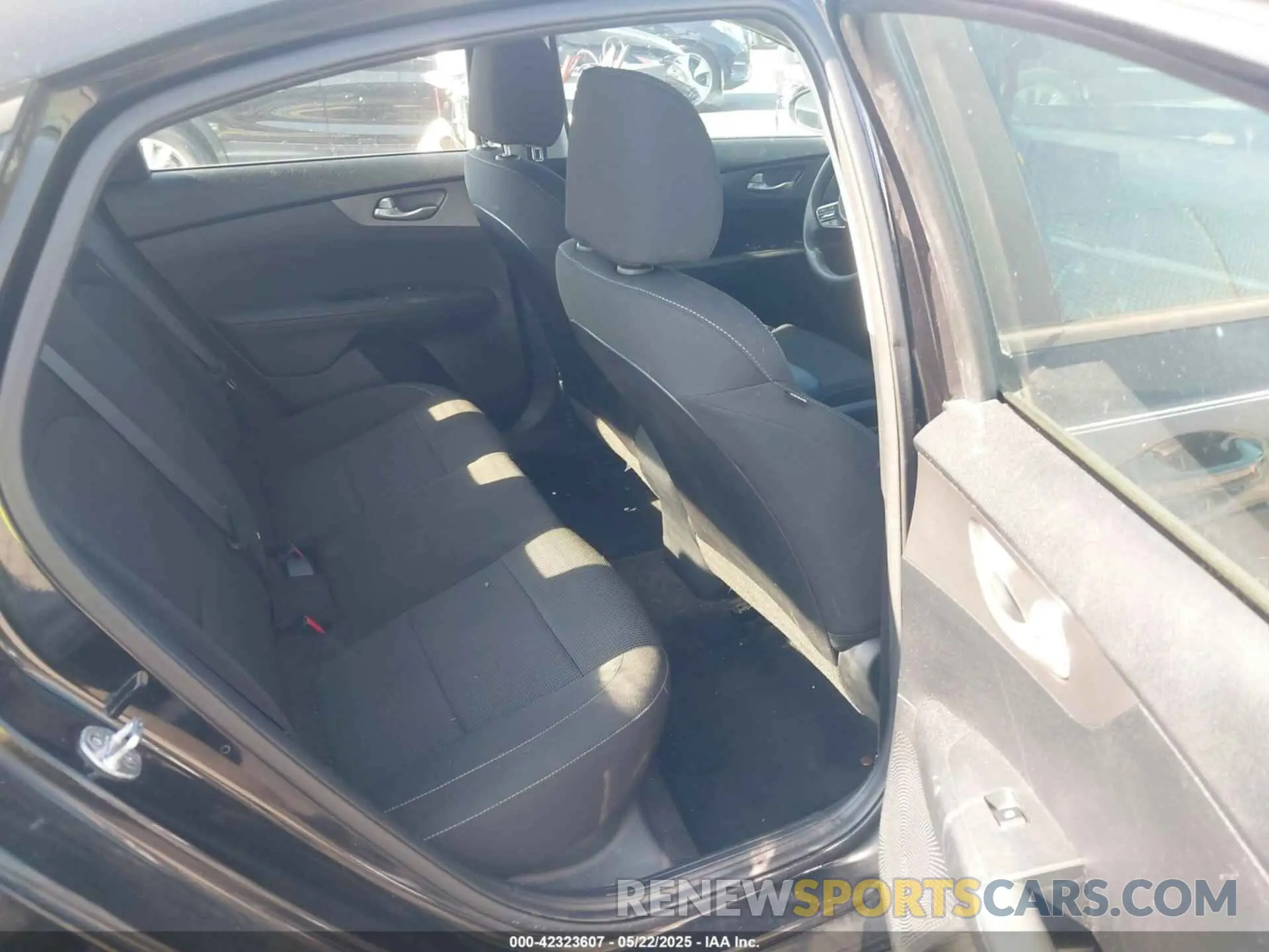 8 fotografías del automóvil dañado 3KPF24AD7KE097611 KIA FORTE 2019
